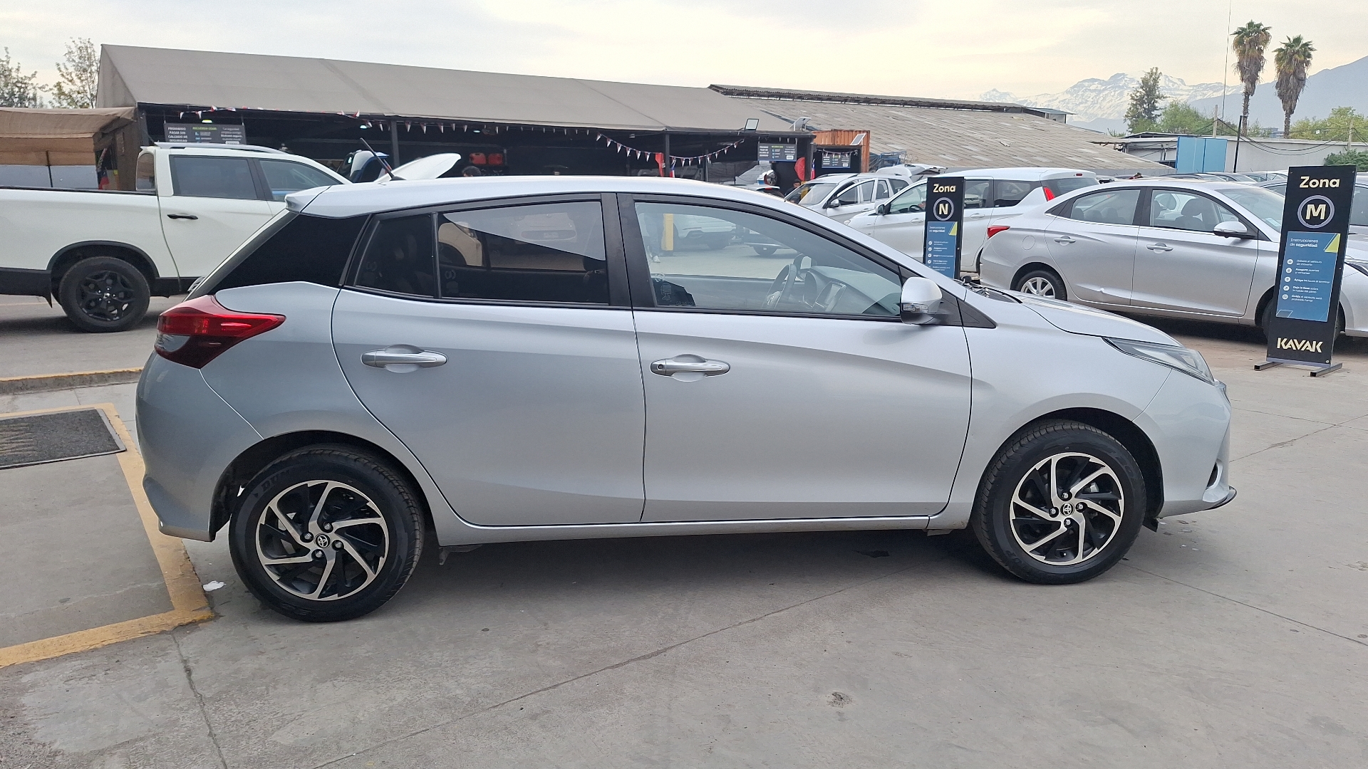 Toyota Yaris — foto 5 de 15