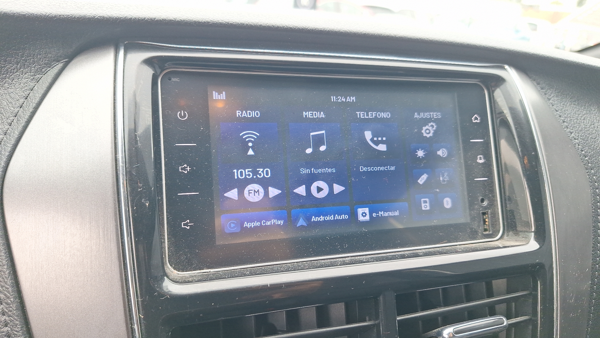 Toyota Yaris — foto 10 de 15