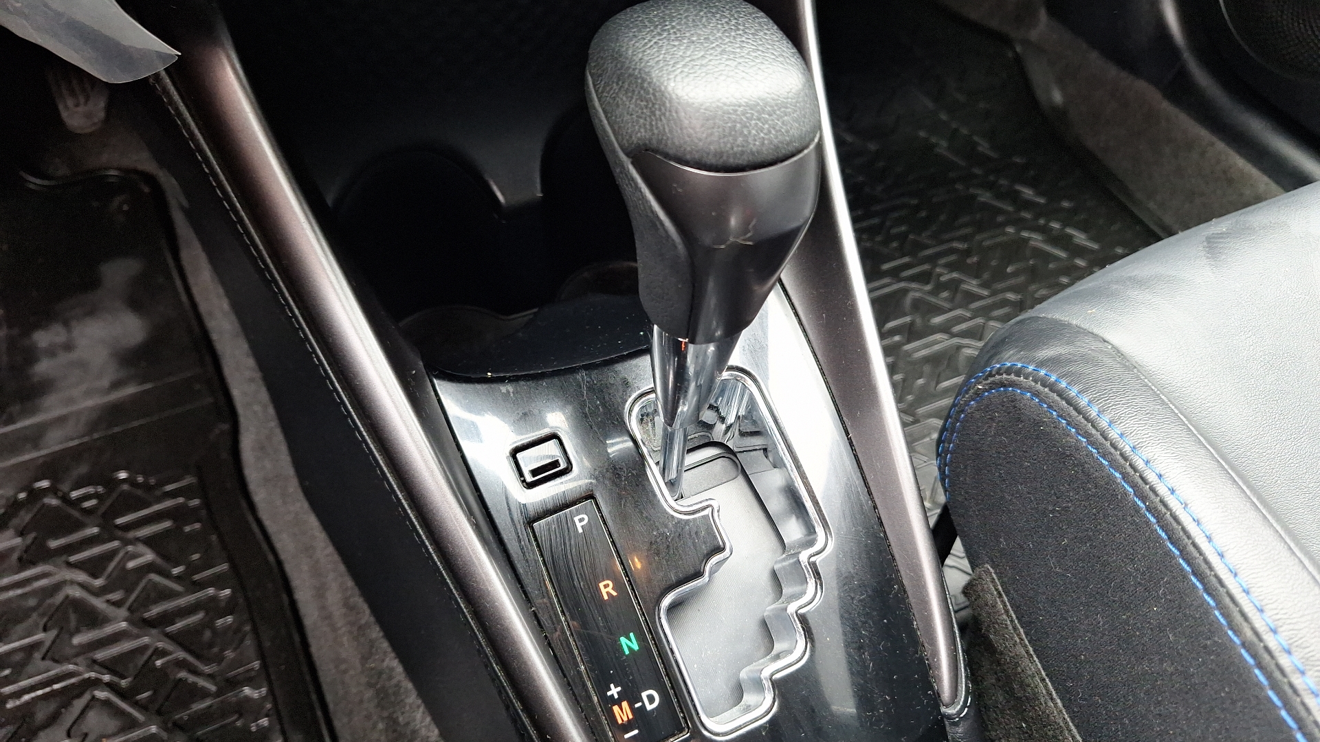 Toyota Yaris — foto 11 de 15