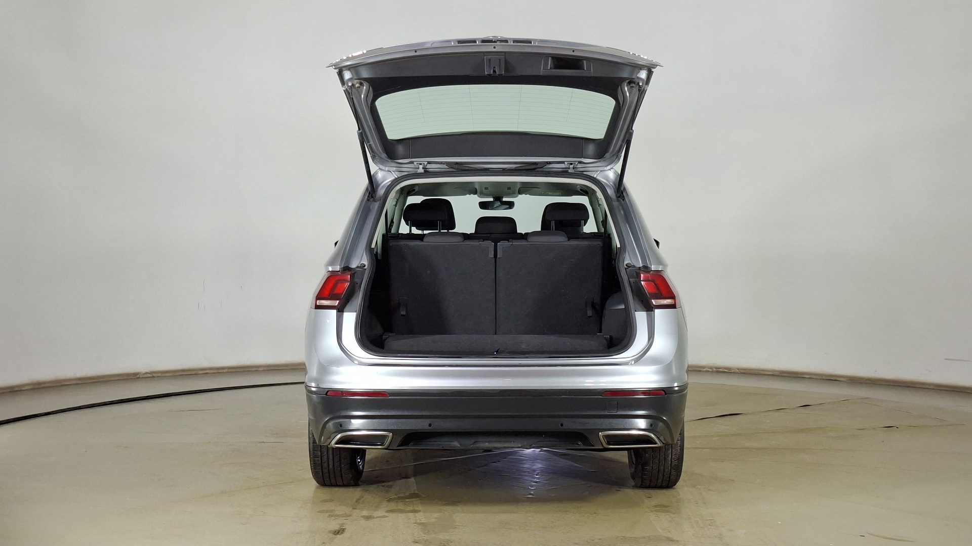 Volkswagen Tiguan — foto 6 de 17