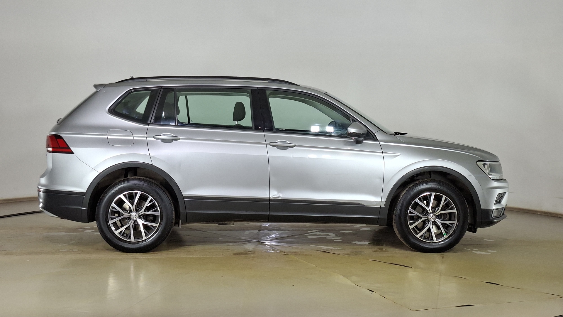 Volkswagen Tiguan — foto 4 de 17