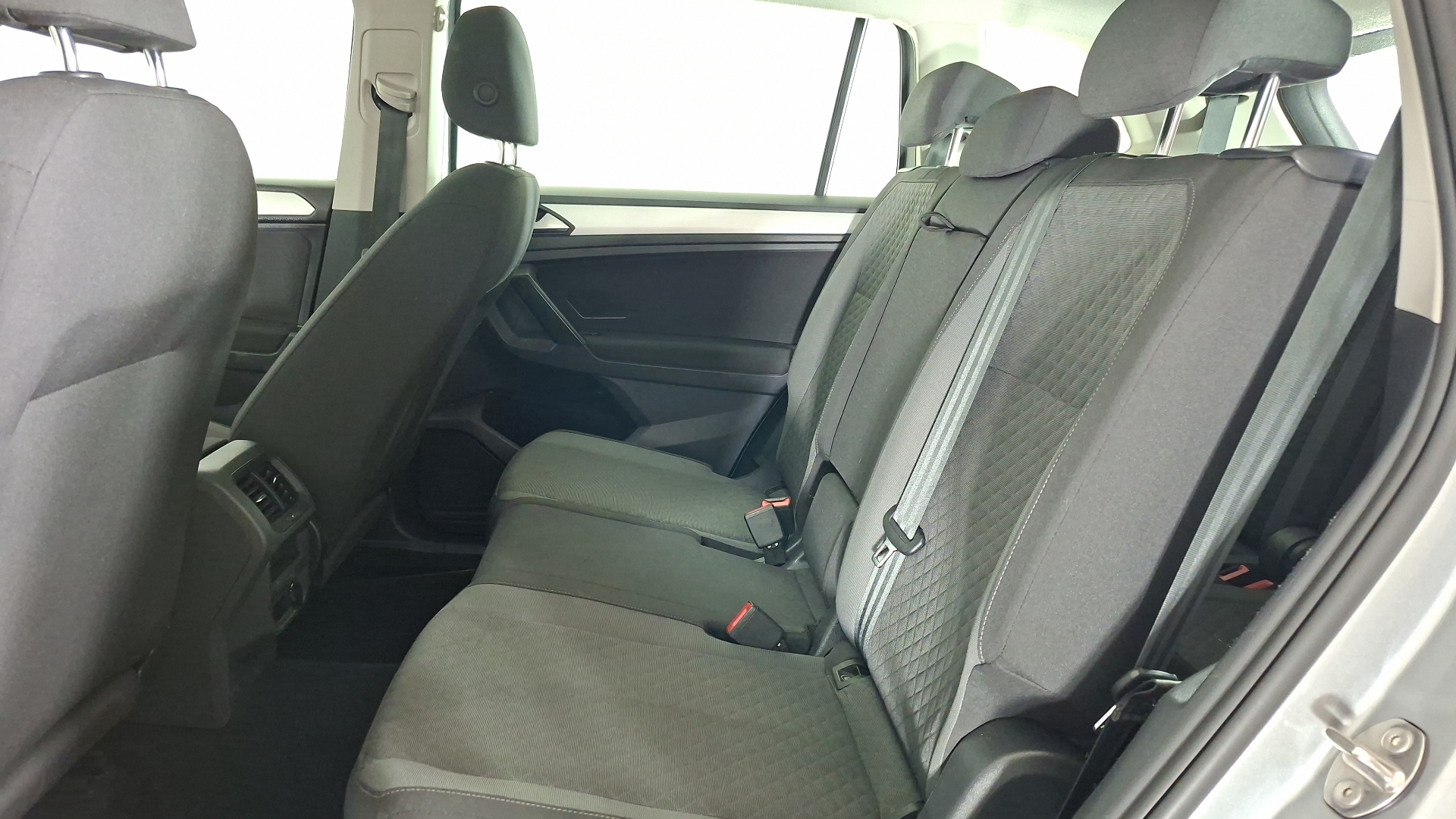 Volkswagen Tiguan — foto 14 de 17