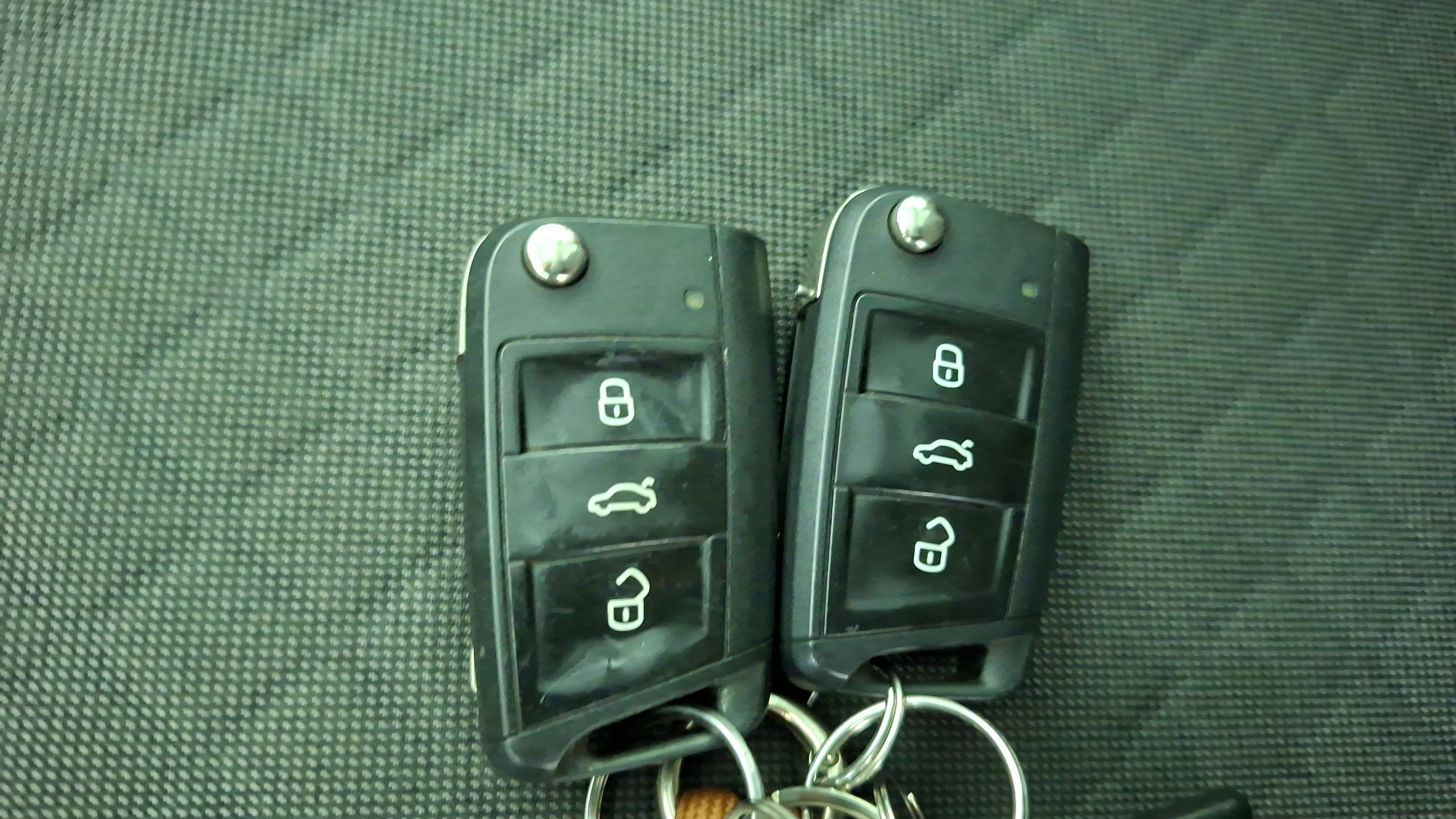 Volkswagen Tiguan — foto 17 de 17