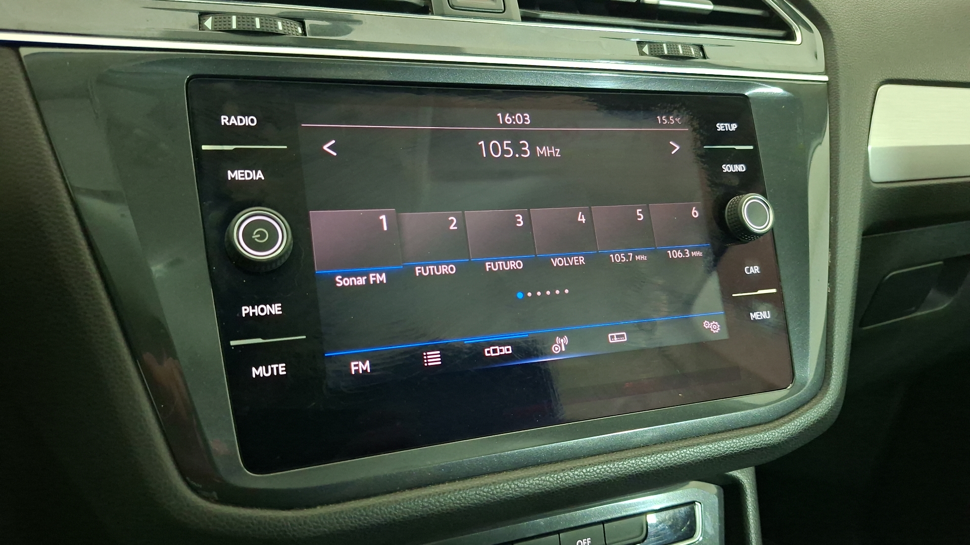 Volkswagen Tiguan — foto 10 de 17