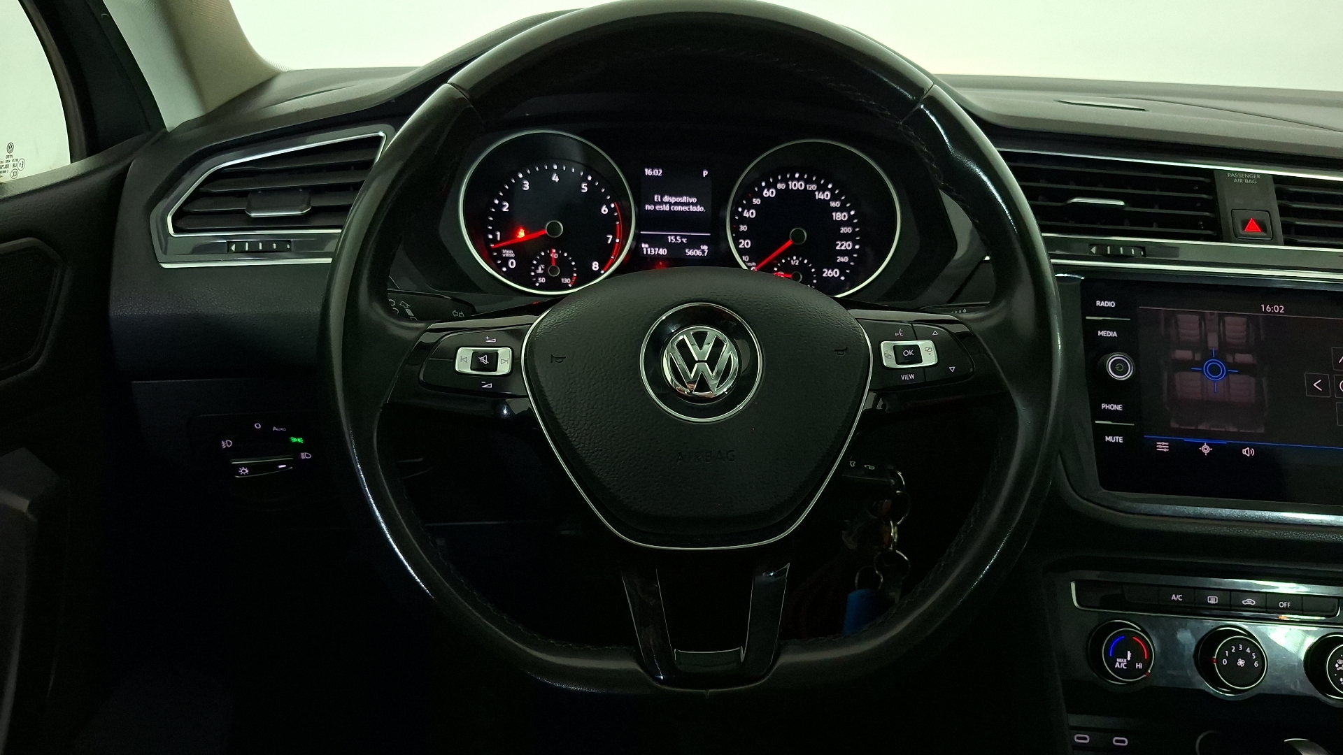 Volkswagen Tiguan — foto 8 de 17