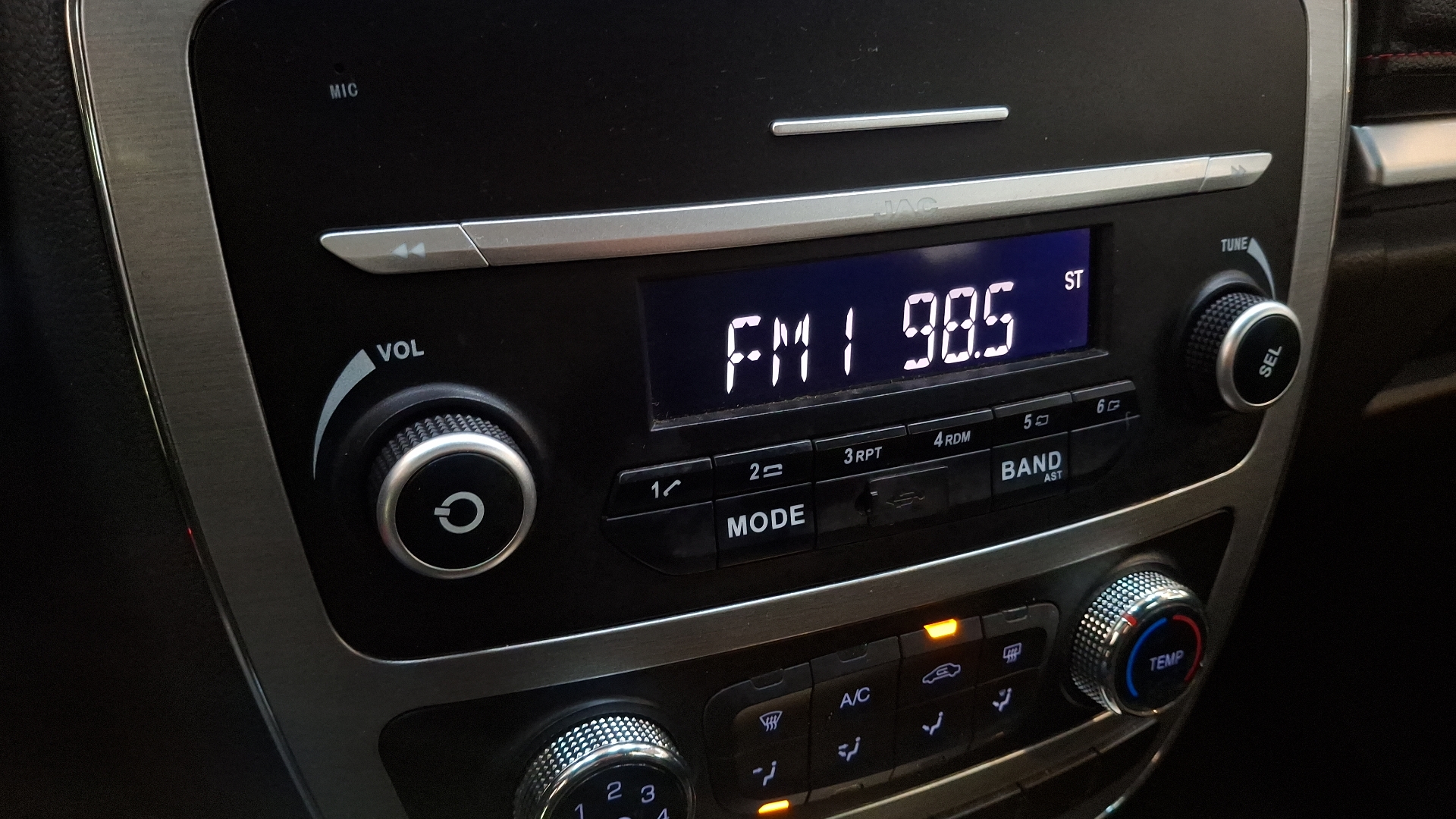 JAC T8 — foto 10 de 15