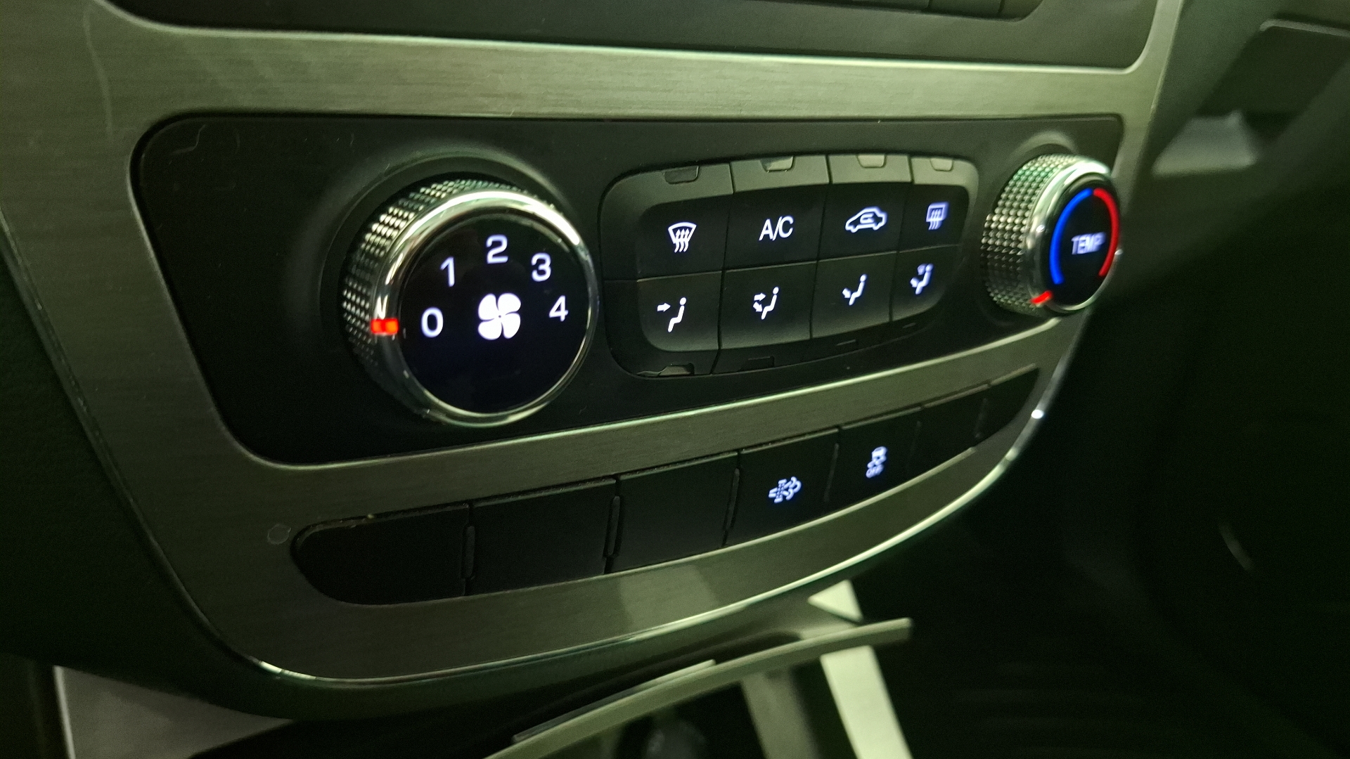 JAC T8 — foto 14 de 15