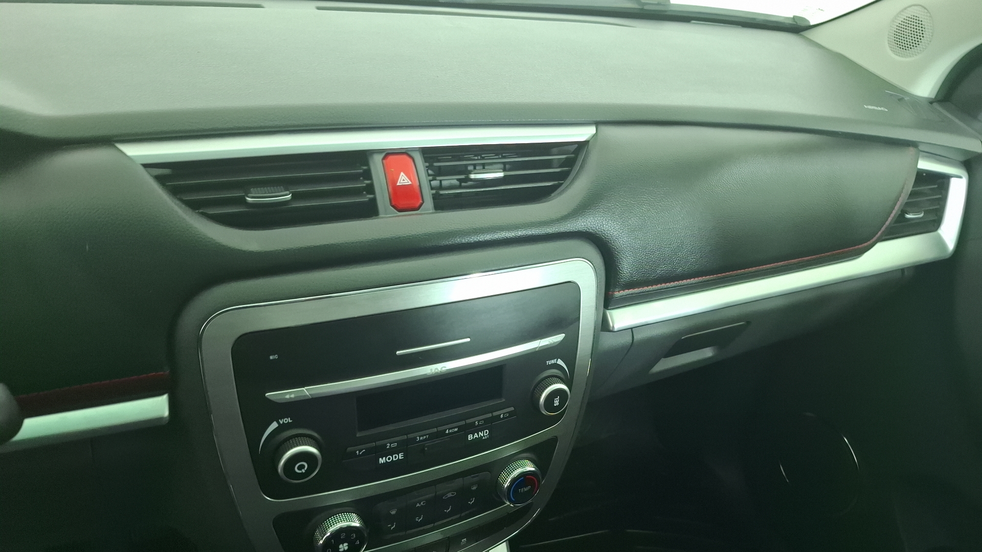 JAC T8 — foto 10 de 15