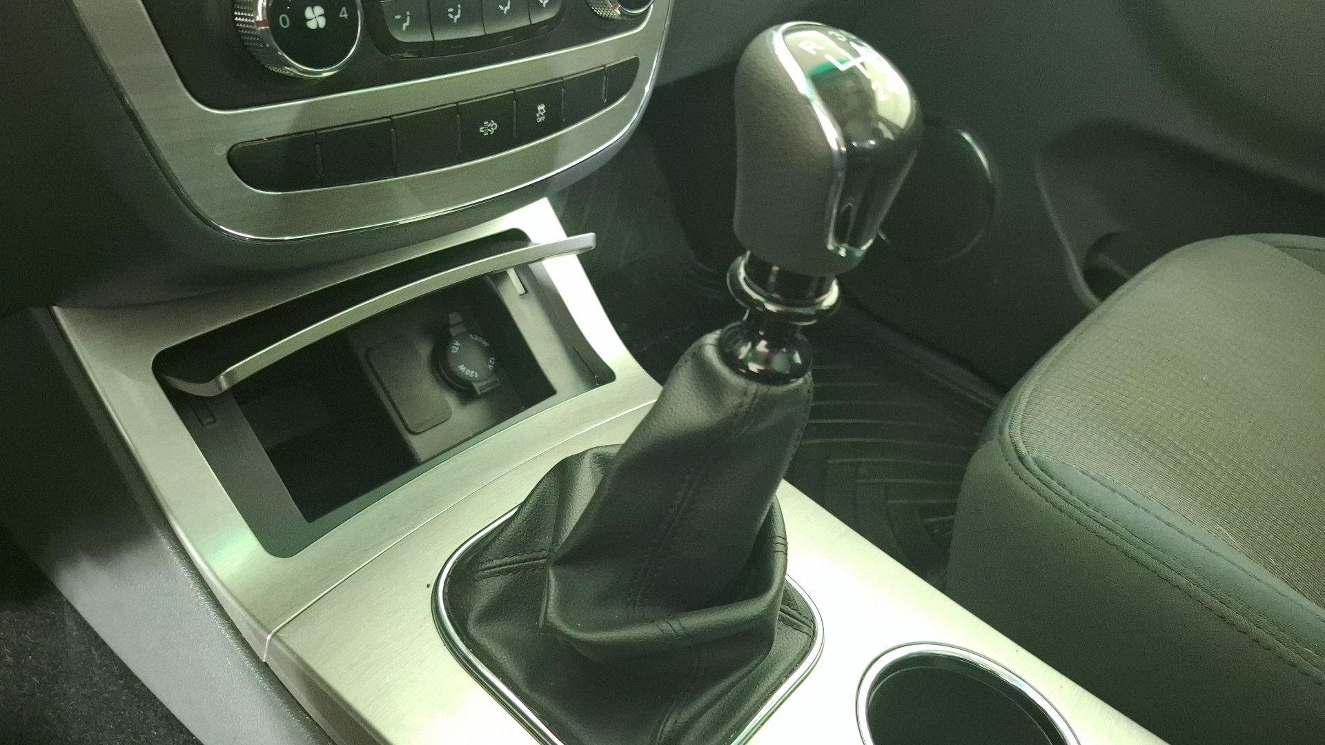 JAC T8 — foto 11 de 15