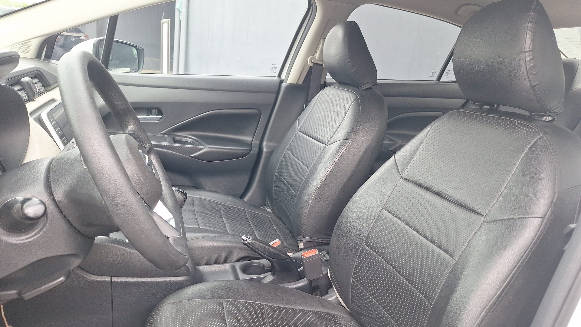 Nissan Versa — foto 14 de 15