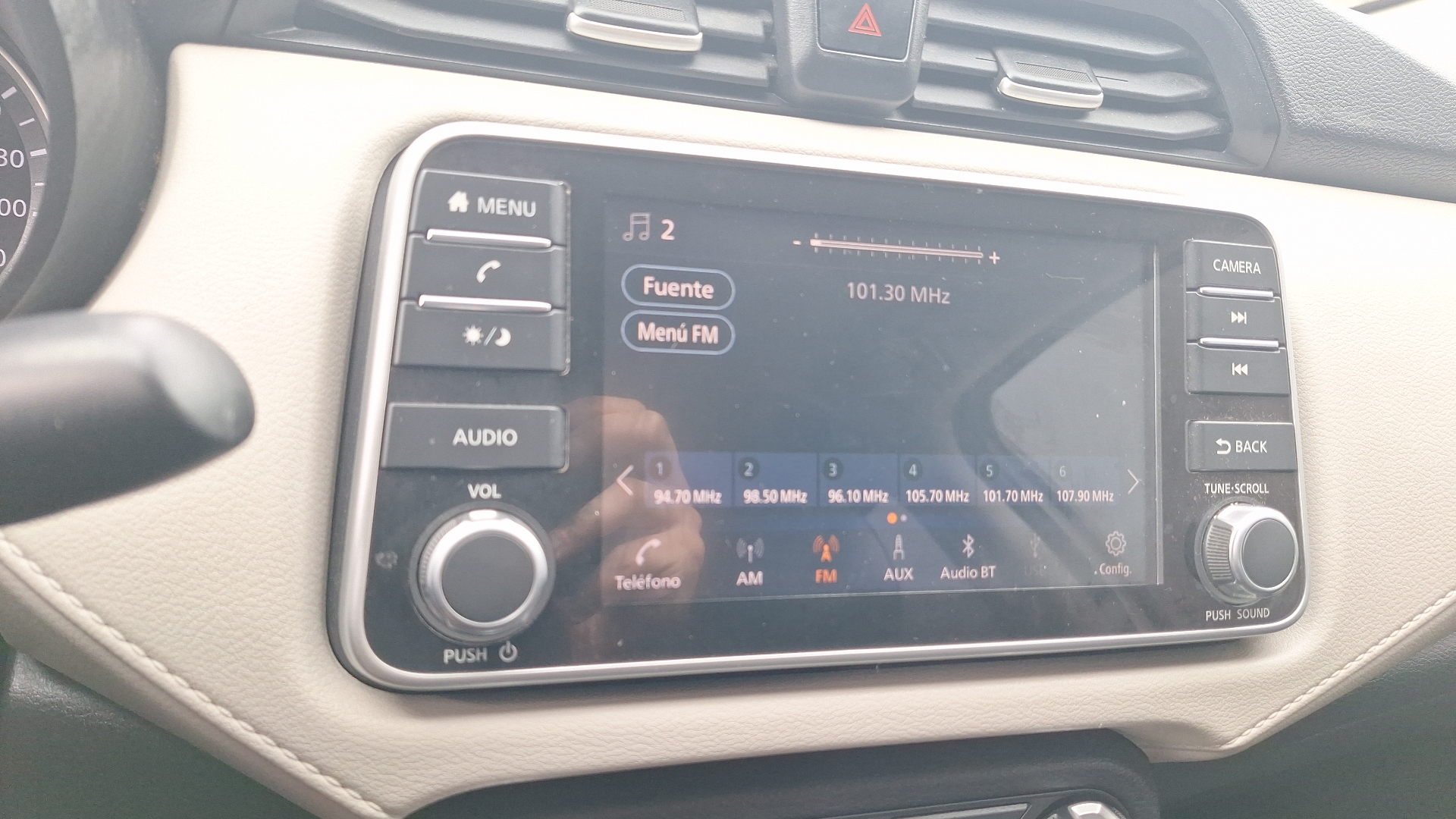 Nissan Versa — foto 10 de 15