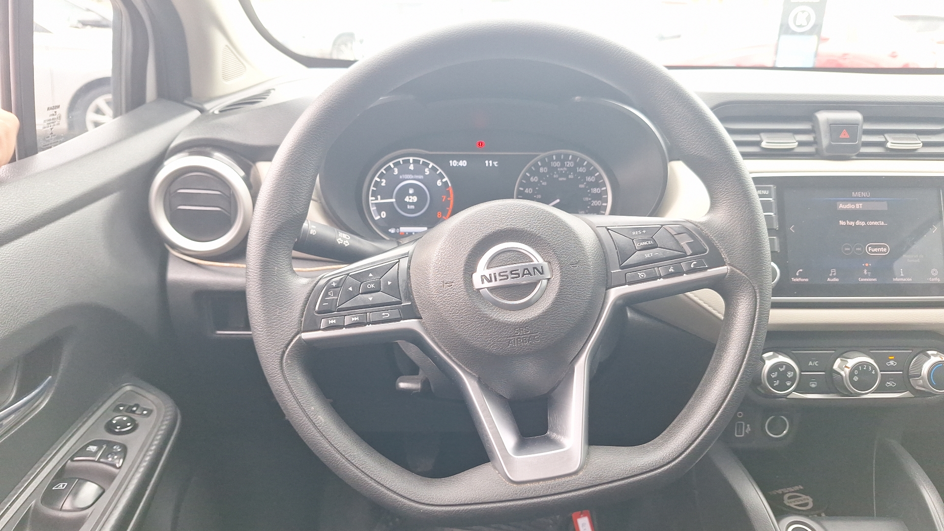 Nissan Versa — foto 8 de 15