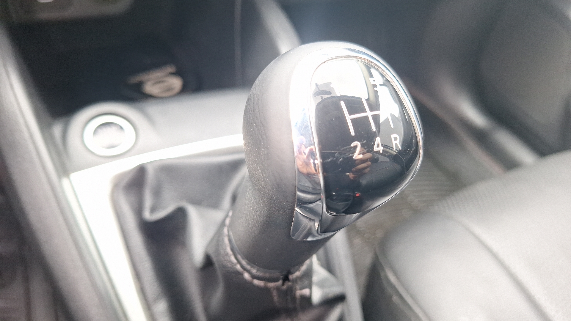 Nissan Versa — foto 11 de 15