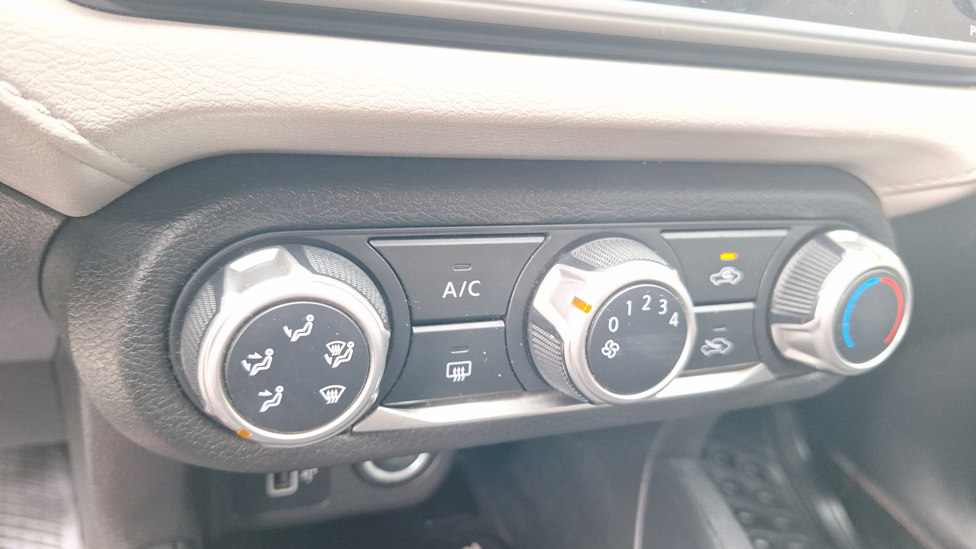 Nissan Versa — foto 15 de 15