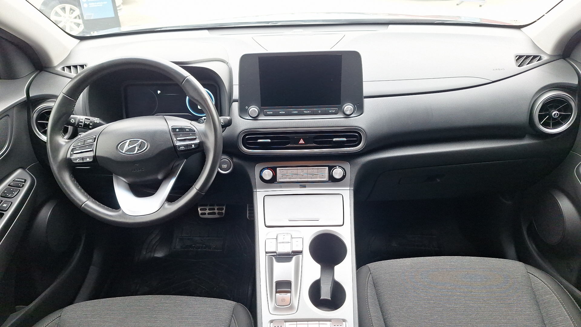 Hyundai Kona — foto 6 de 15