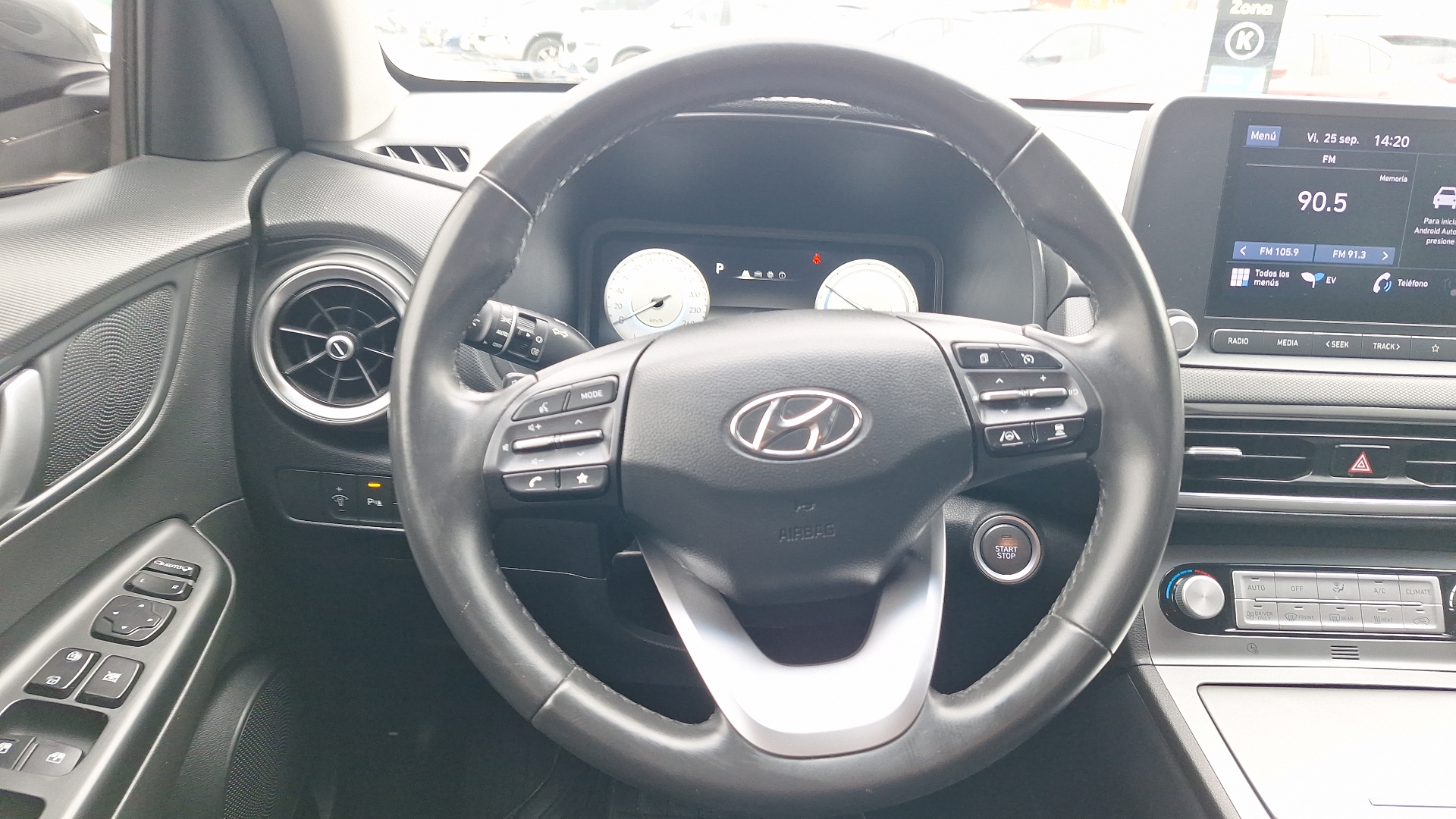 Hyundai Kona — foto 8 de 15