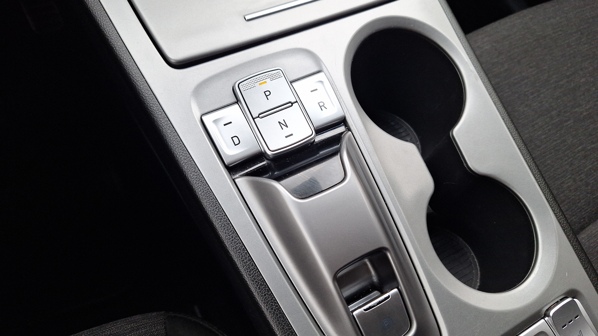 Hyundai Kona — foto 11 de 15
