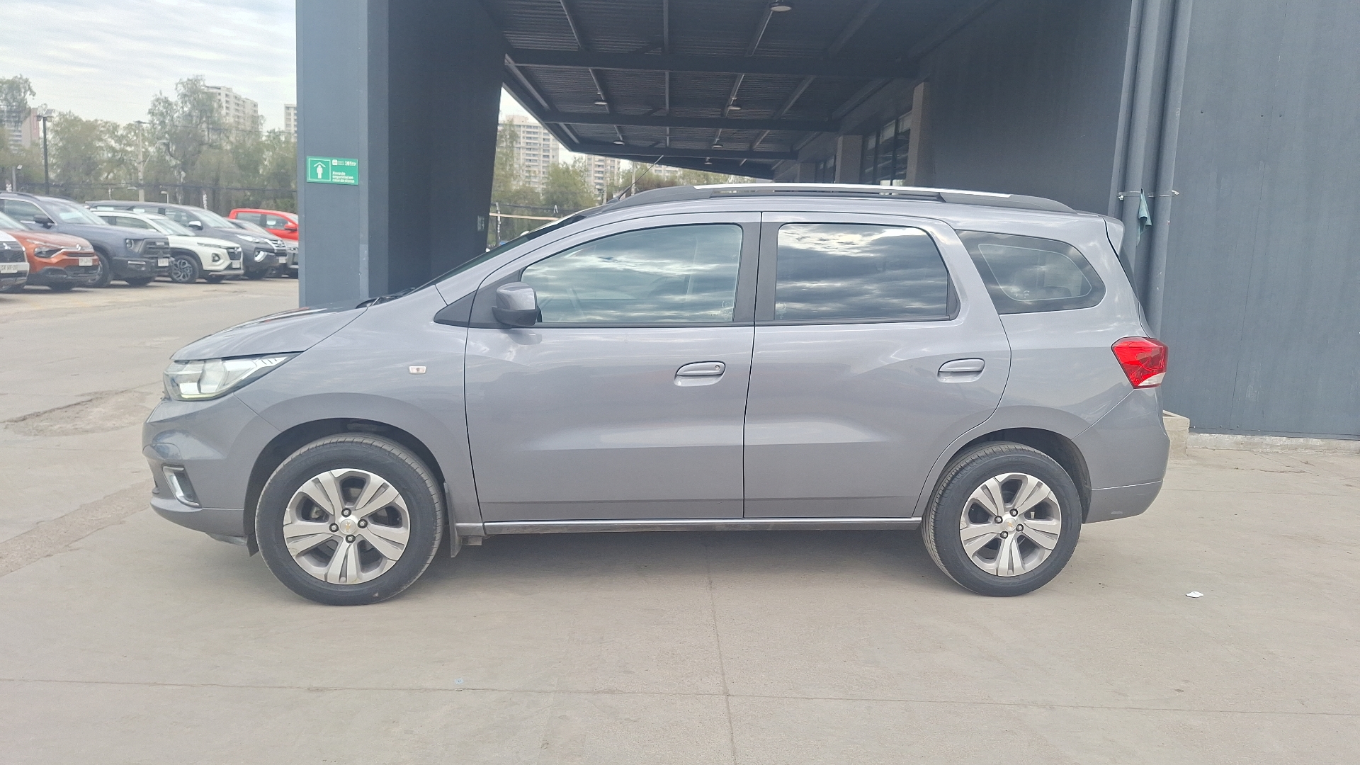 Chevrolet Spin — foto 2 de 16