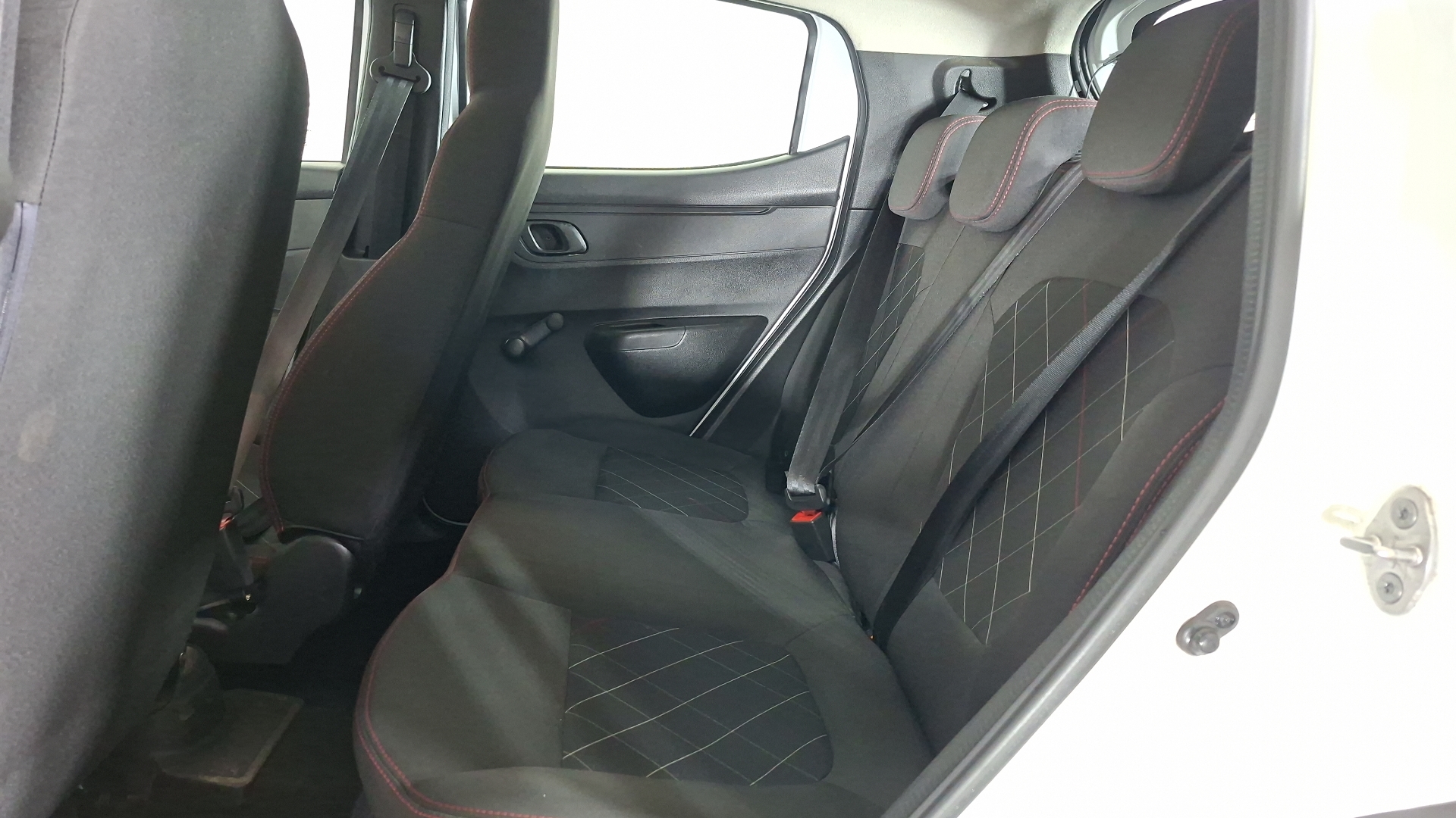 Renault Kwid — foto 13 de 15