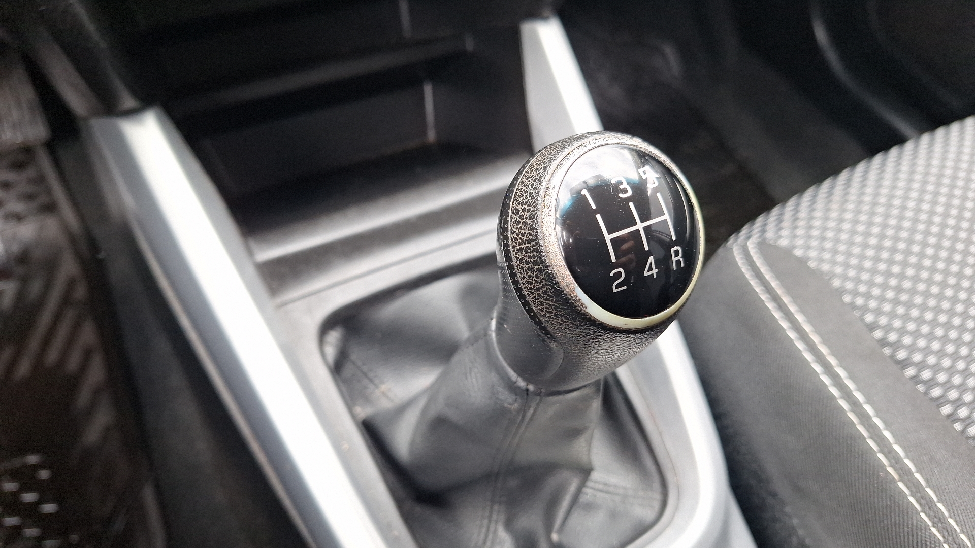 Suzuki Vitara — foto 11 de 14