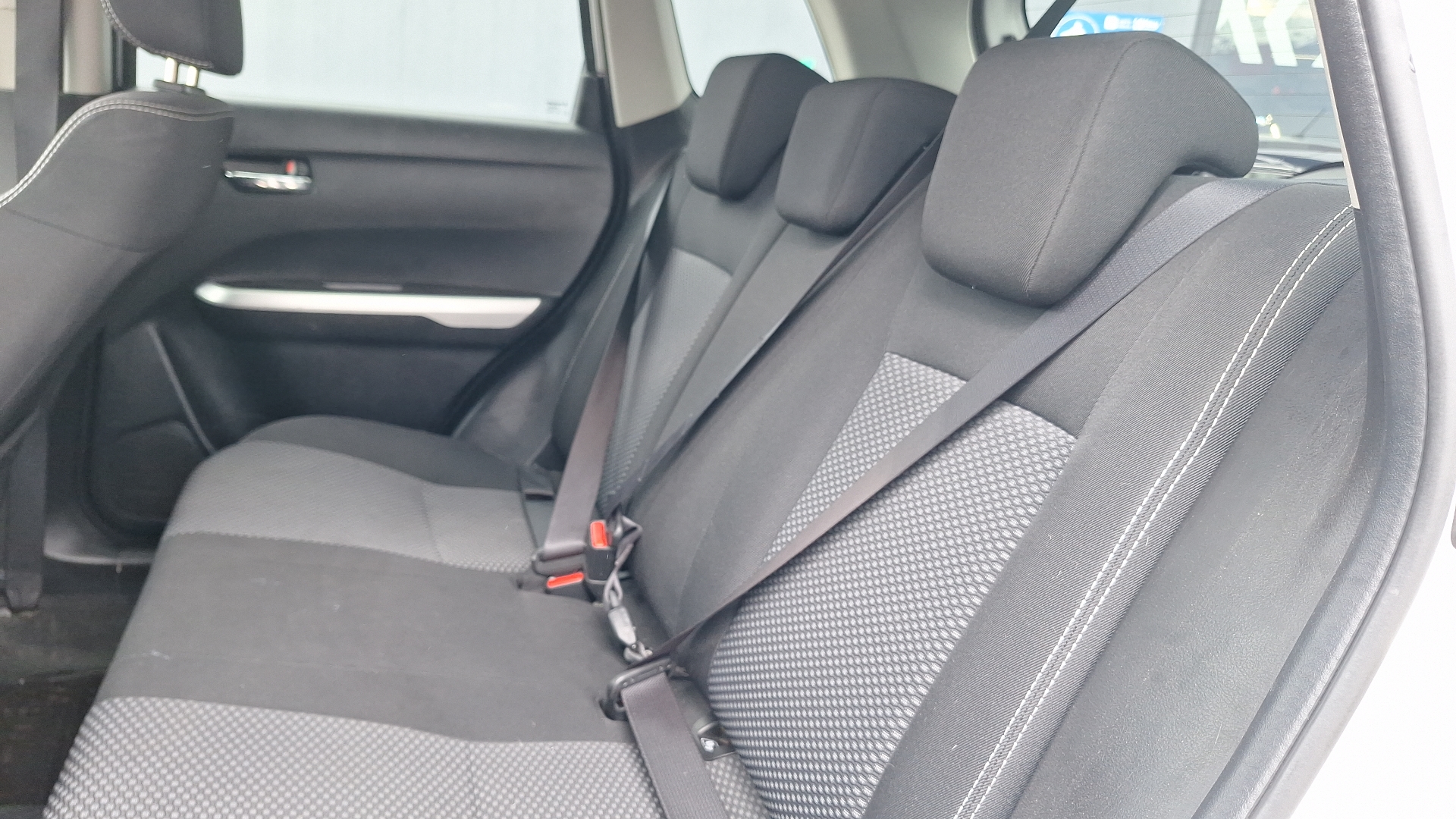 Suzuki Vitara — foto 12 de 14