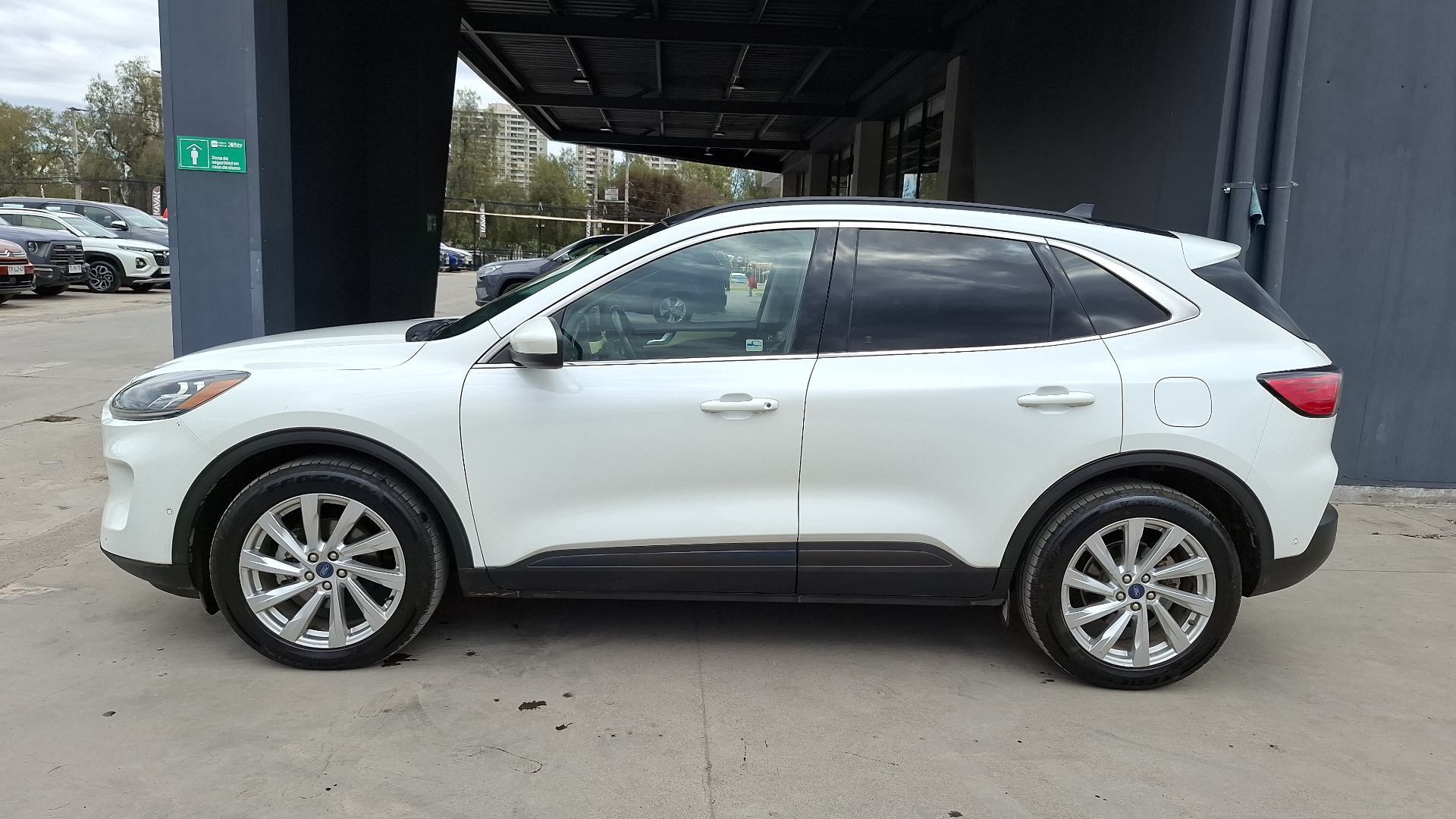 Ford Escape — foto 2 de 16