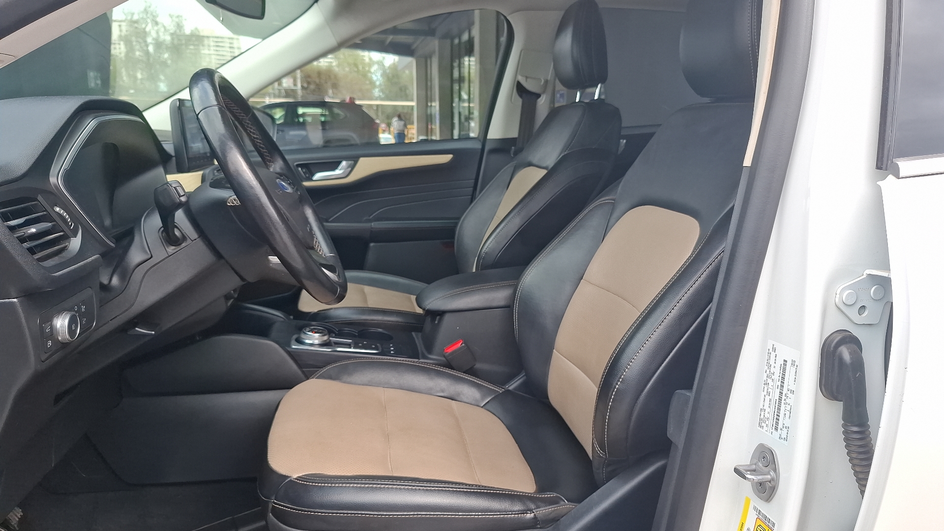 Ford Escape — foto 14 de 16