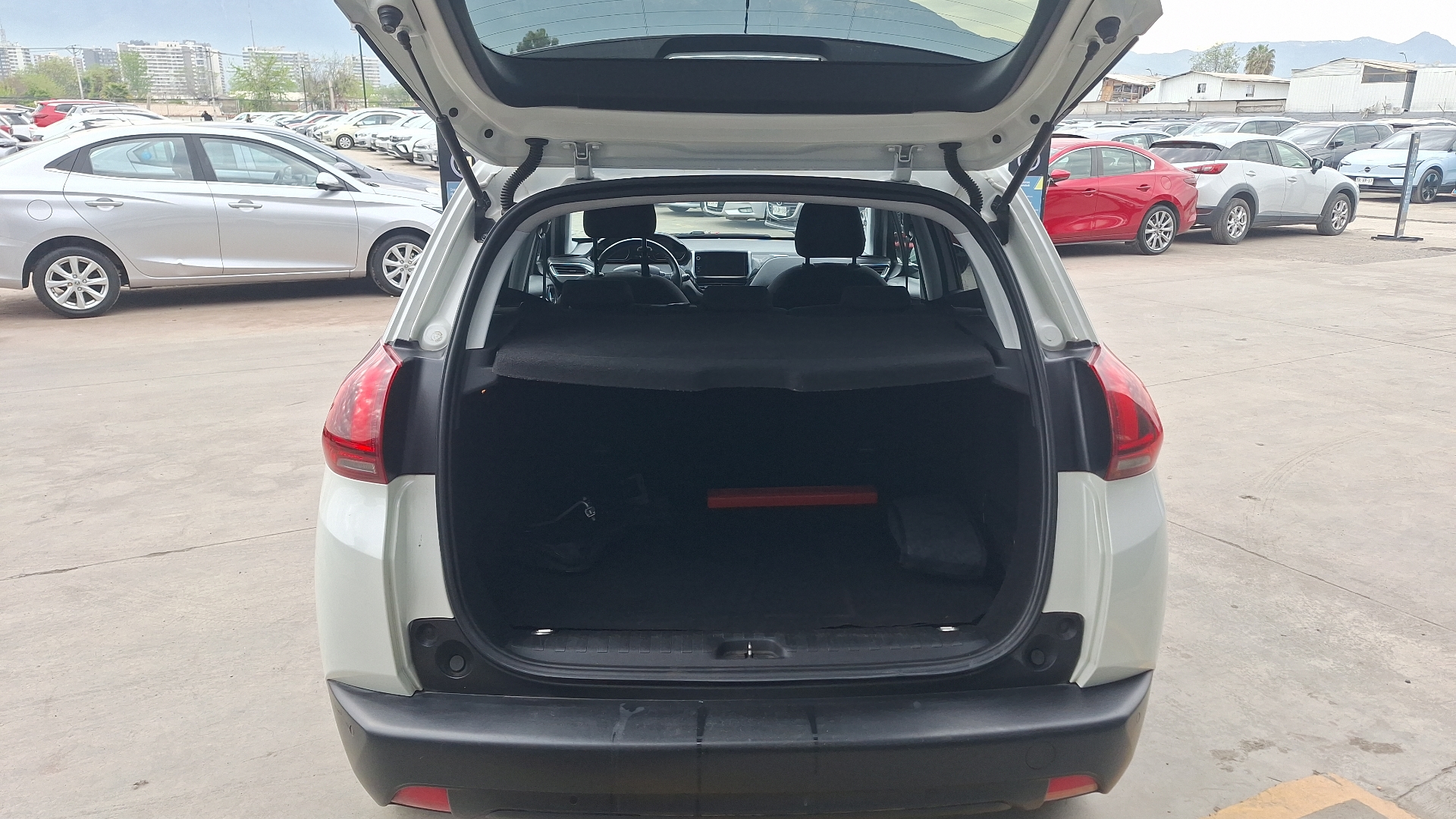 Peugeot 2008 — foto 4 de 15
