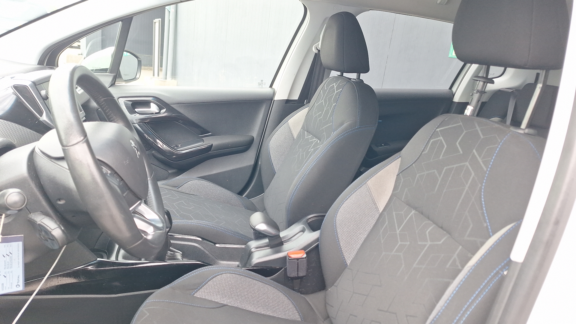 Peugeot 2008 — foto 14 de 15