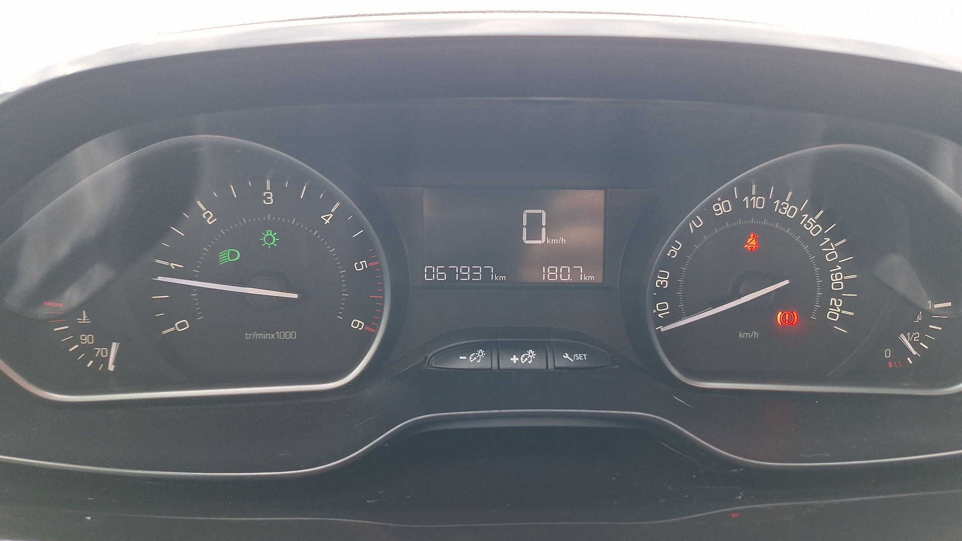 Peugeot 2008 — foto 9 de 15
