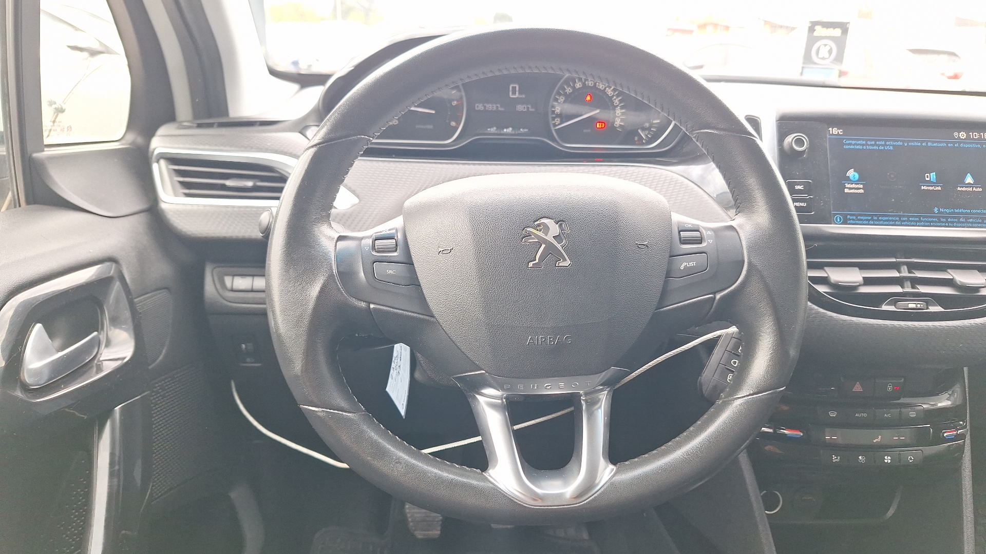 Peugeot 2008 — foto 8 de 15