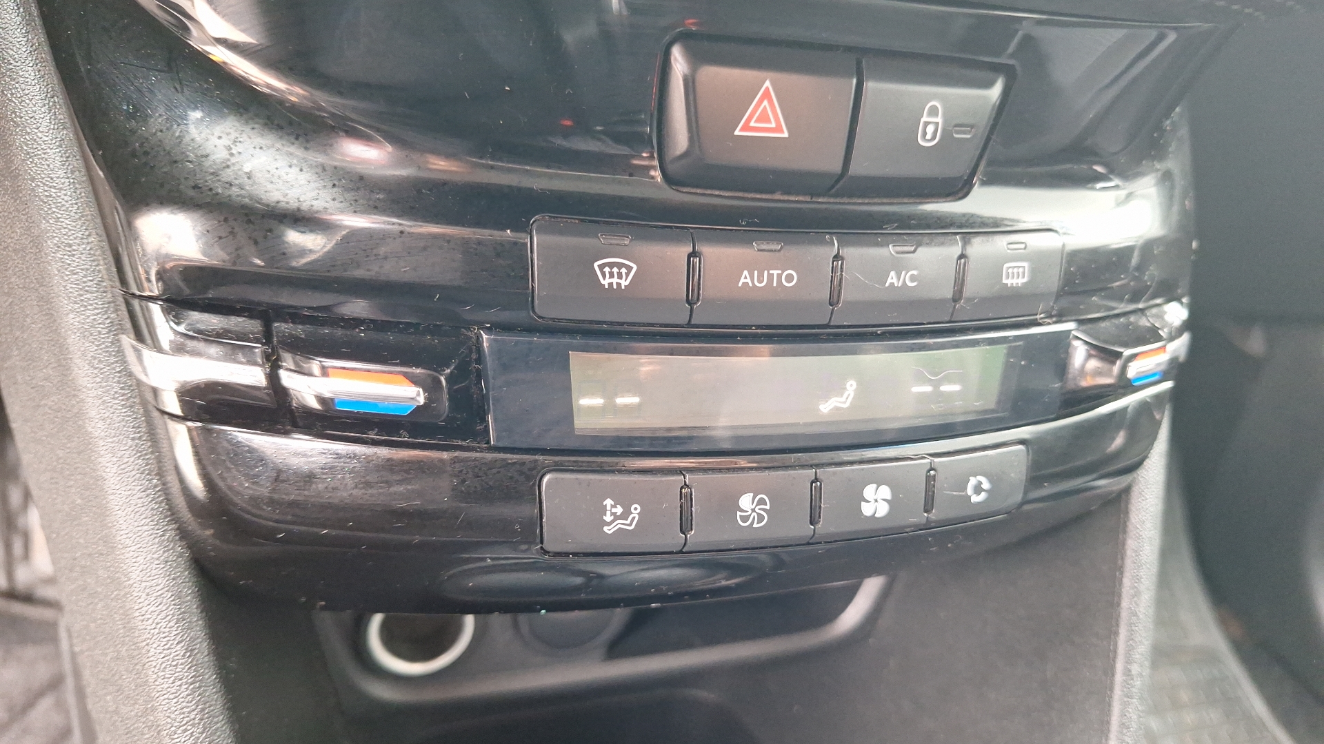 Peugeot 2008 — foto 15 de 15