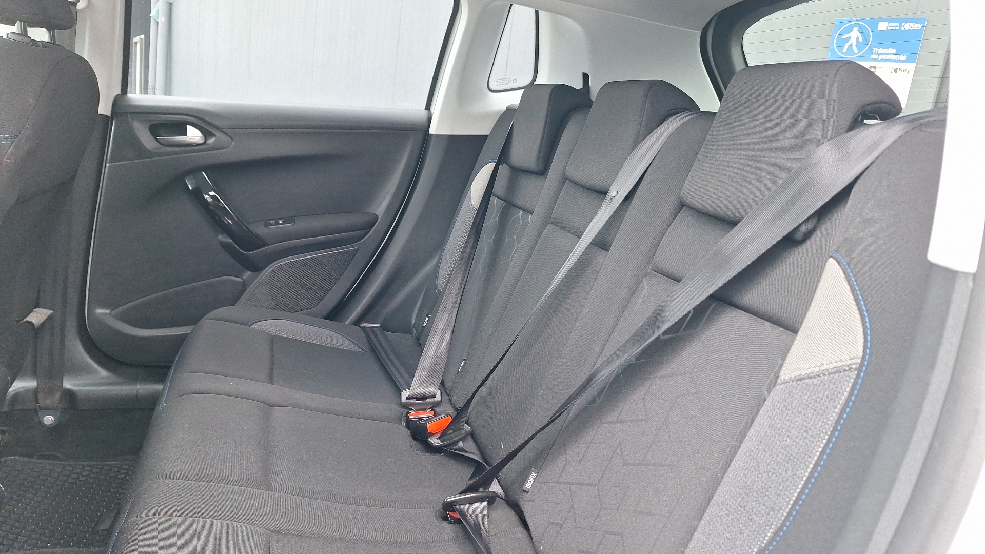 Peugeot 2008 — foto 13 de 15