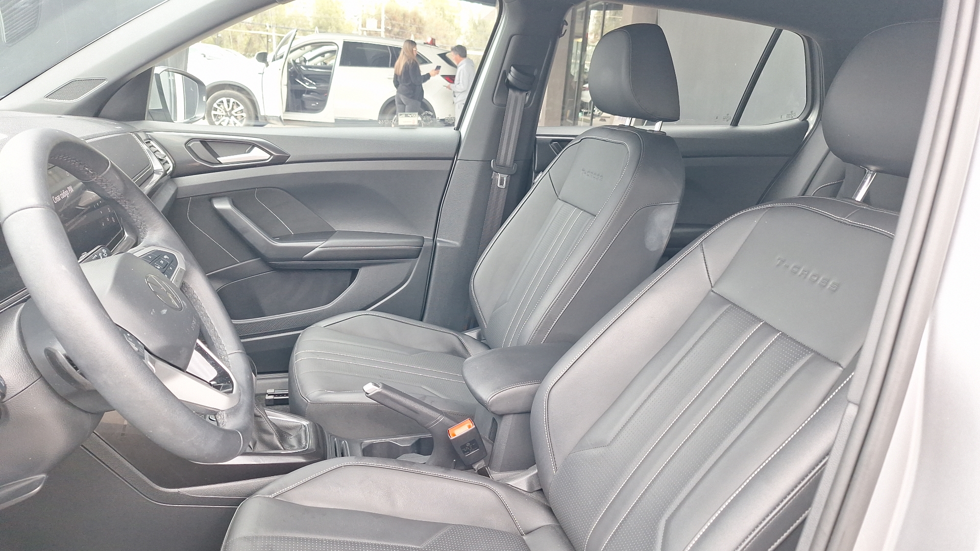 Volkswagen T-Cross — foto 14 de 15
