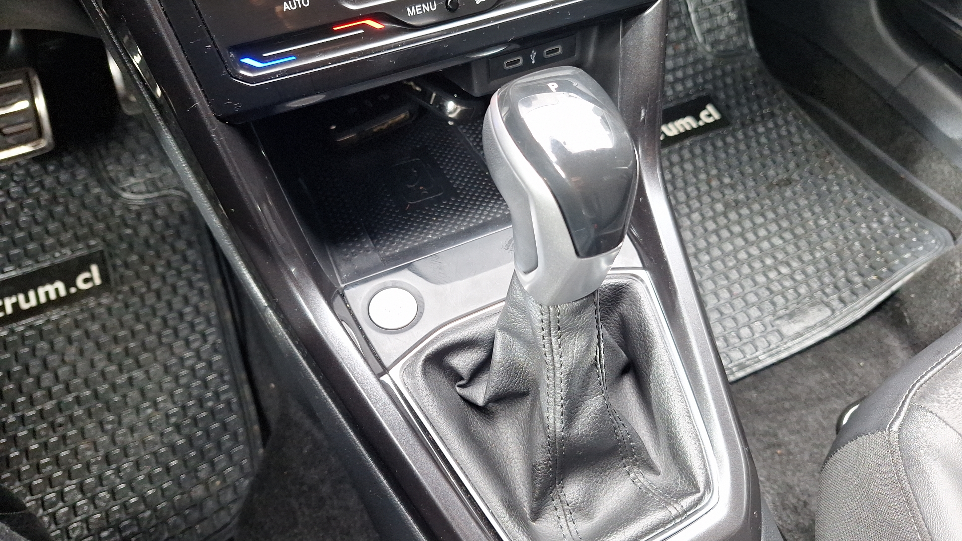 Volkswagen T-Cross — foto 11 de 15