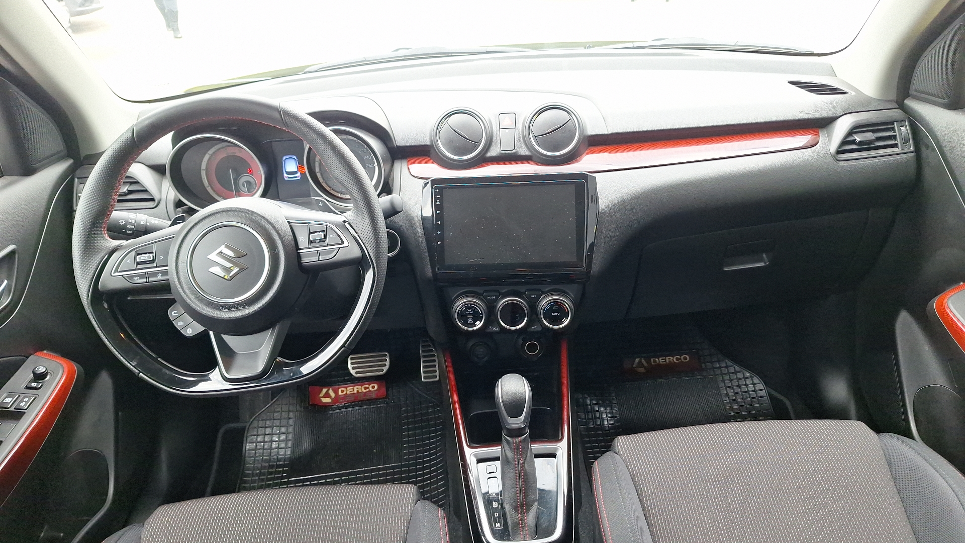 Suzuki Swift — foto 6 de 15