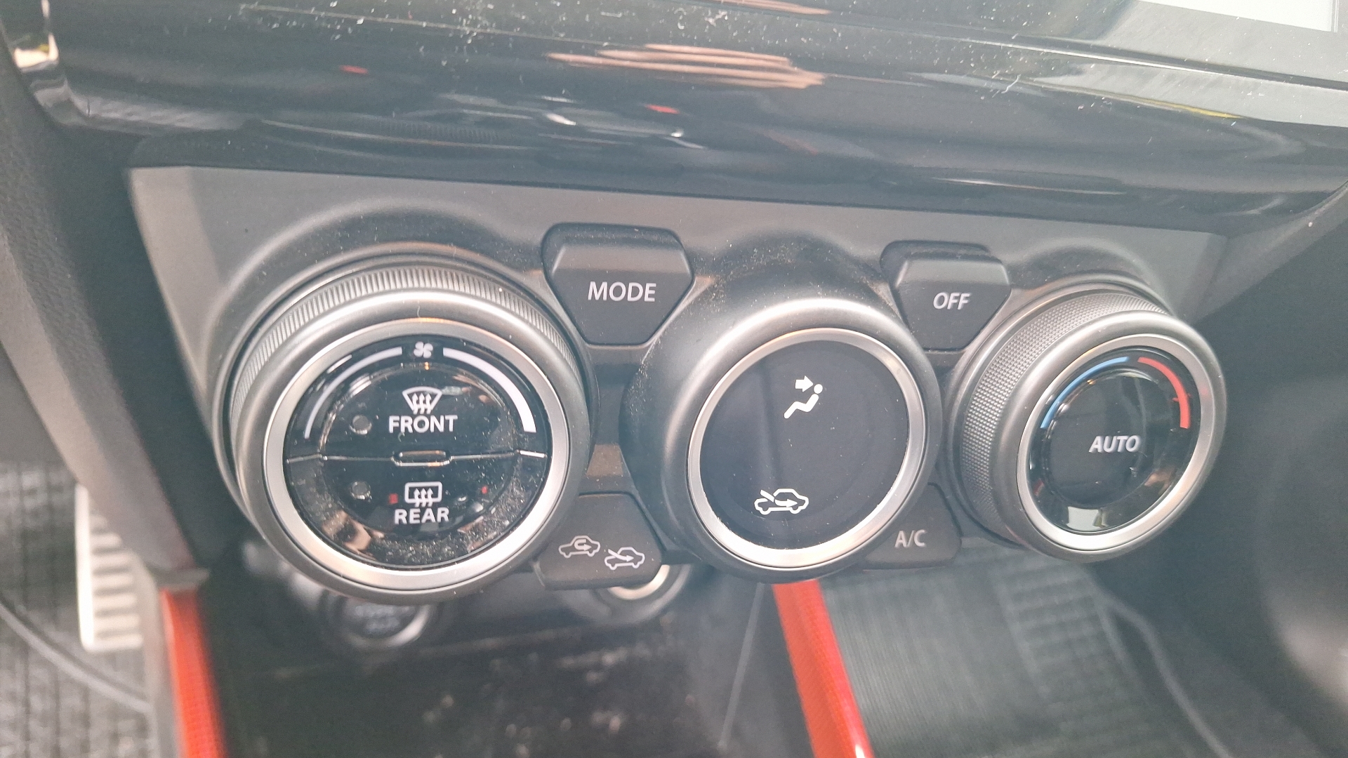 Suzuki Swift — foto 15 de 15