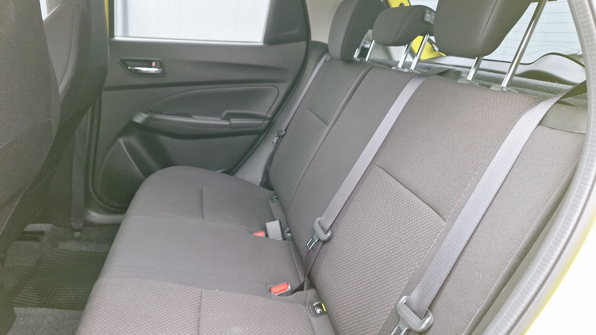 Suzuki Swift — foto 13 de 15