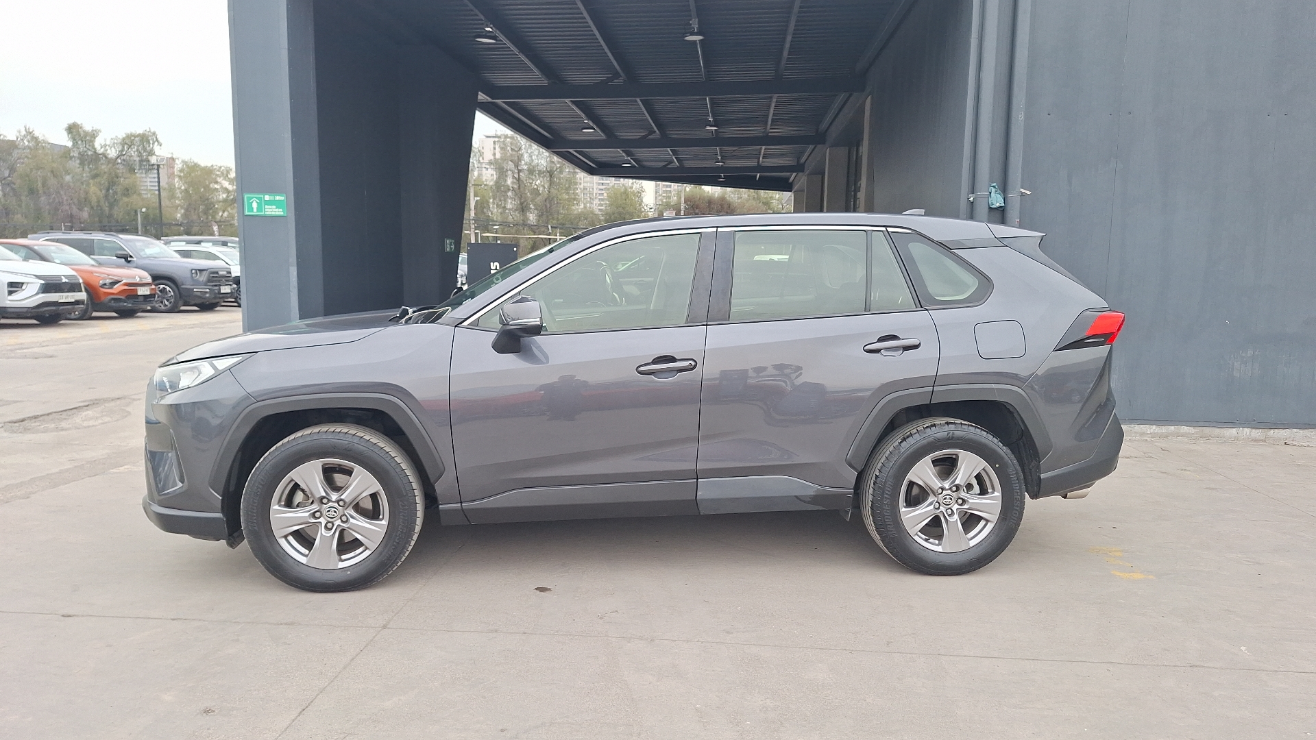 Toyota RAV4 — foto 2 de 15