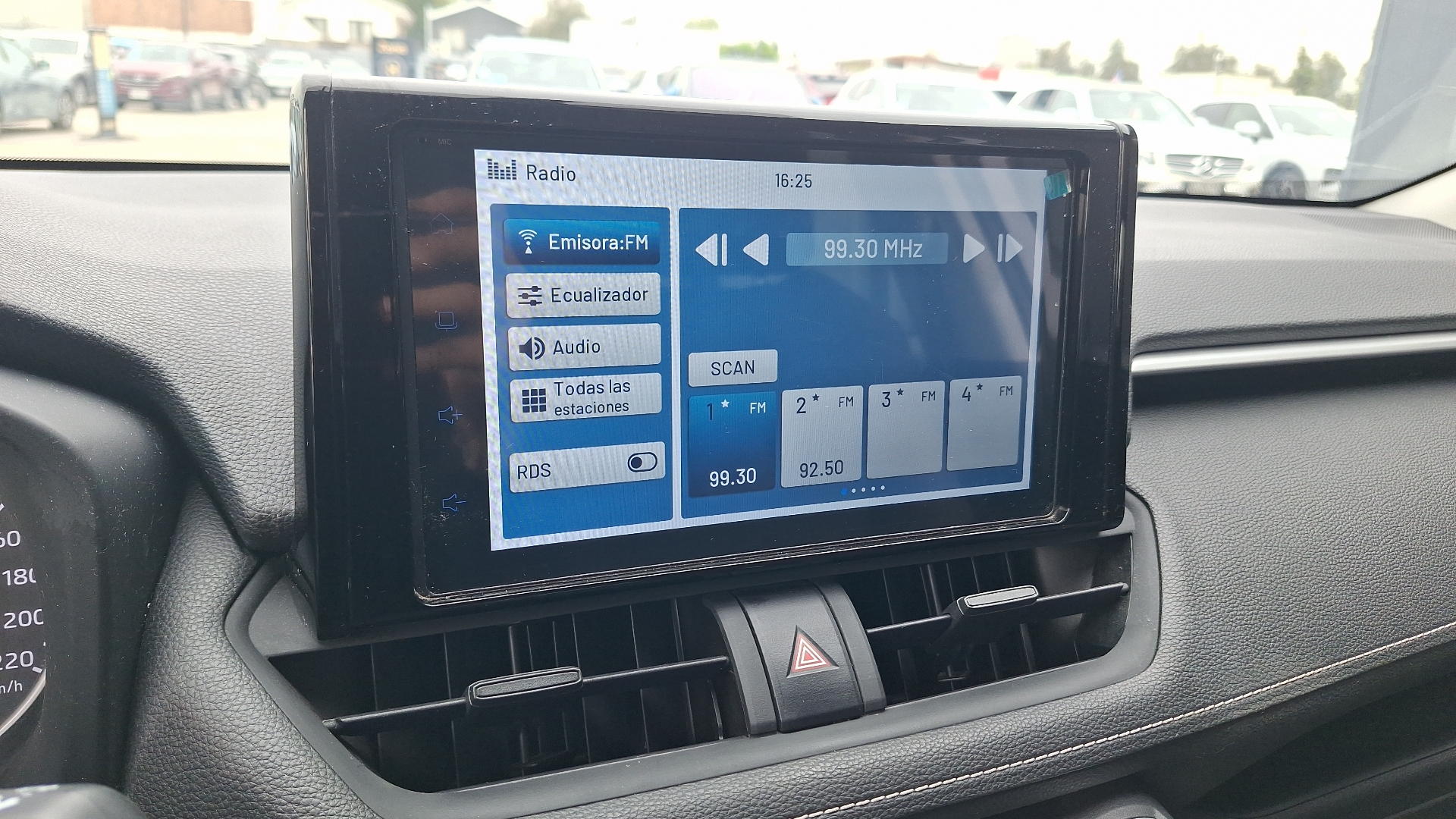 Toyota RAV4 — foto 10 de 15