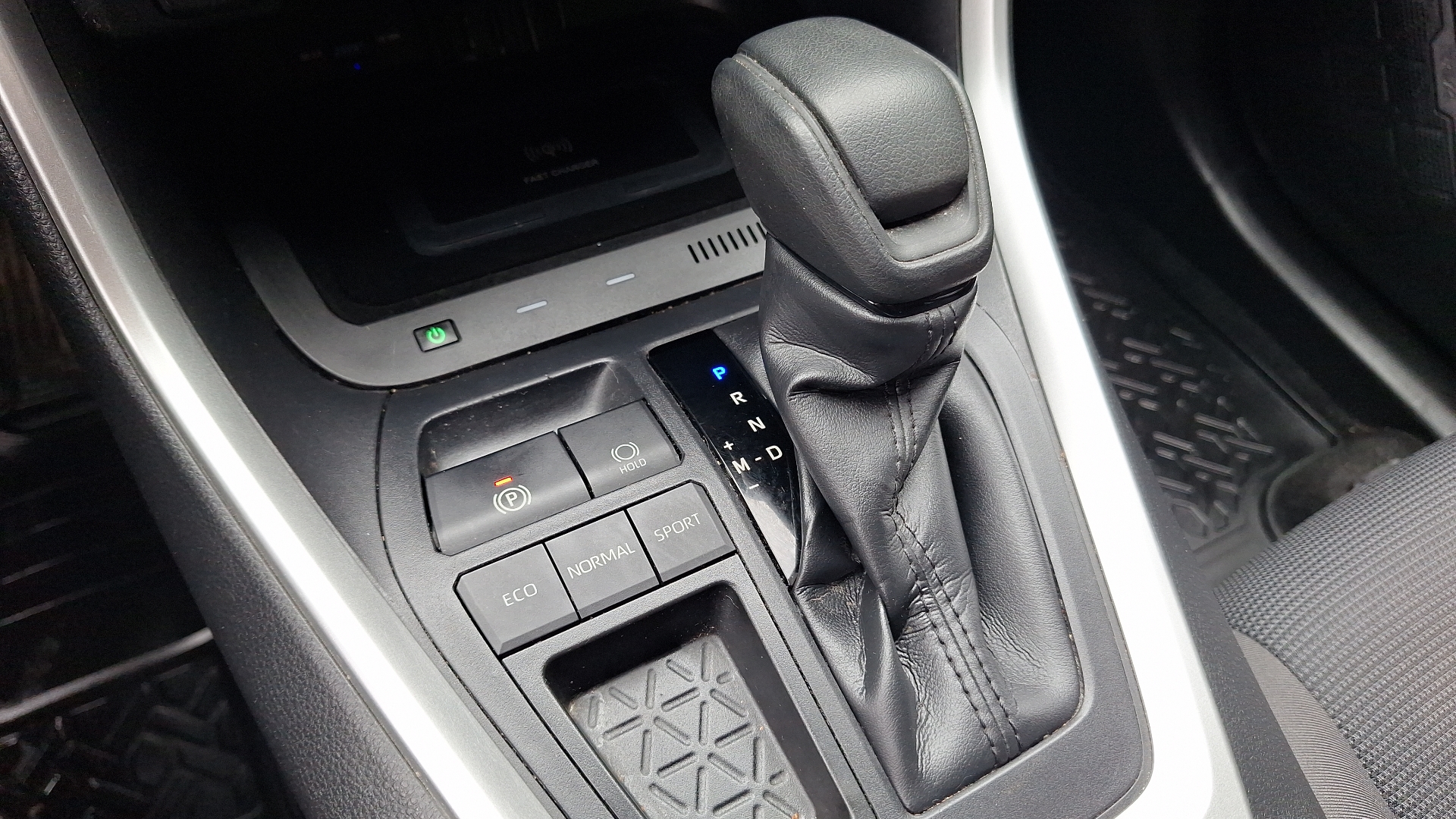 Toyota RAV4 — foto 11 de 15