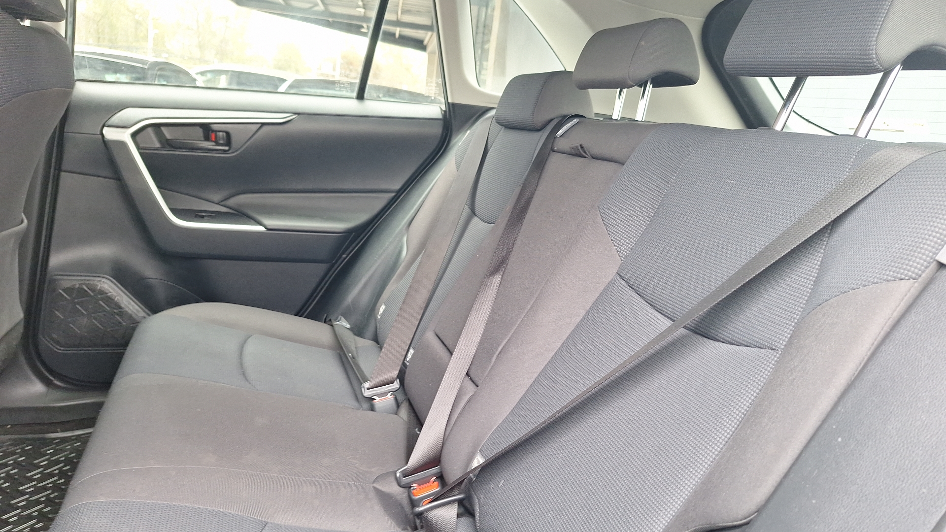 Toyota RAV4 — foto 13 de 15