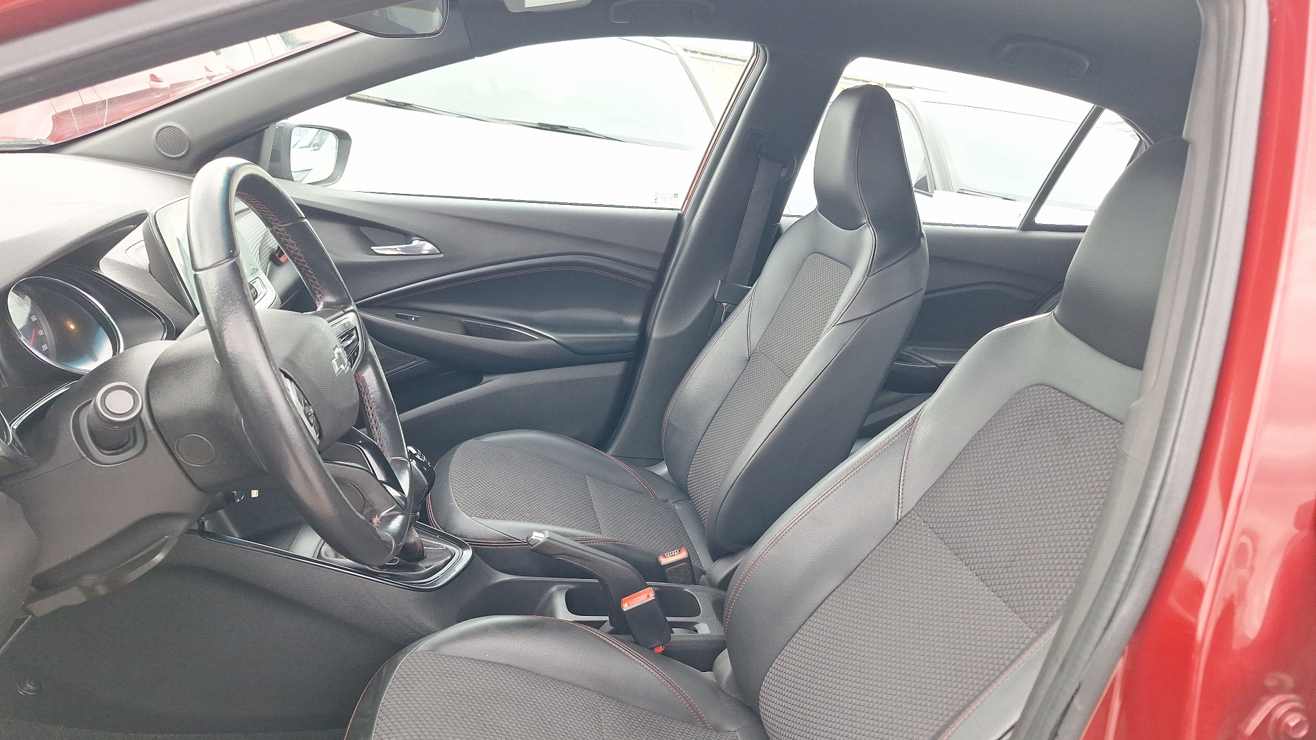 Chevrolet Onix — foto 14 de 15