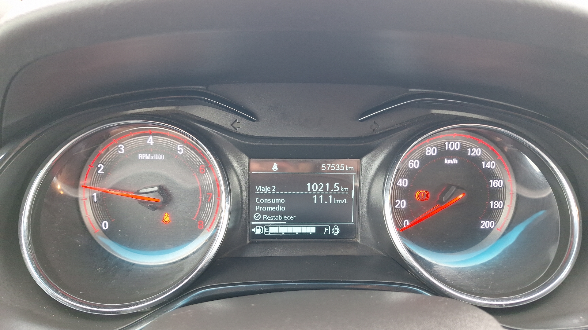 Chevrolet Onix — foto 9 de 15