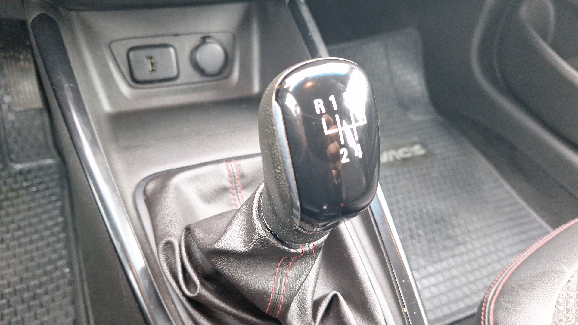 Chevrolet Onix — foto 11 de 15