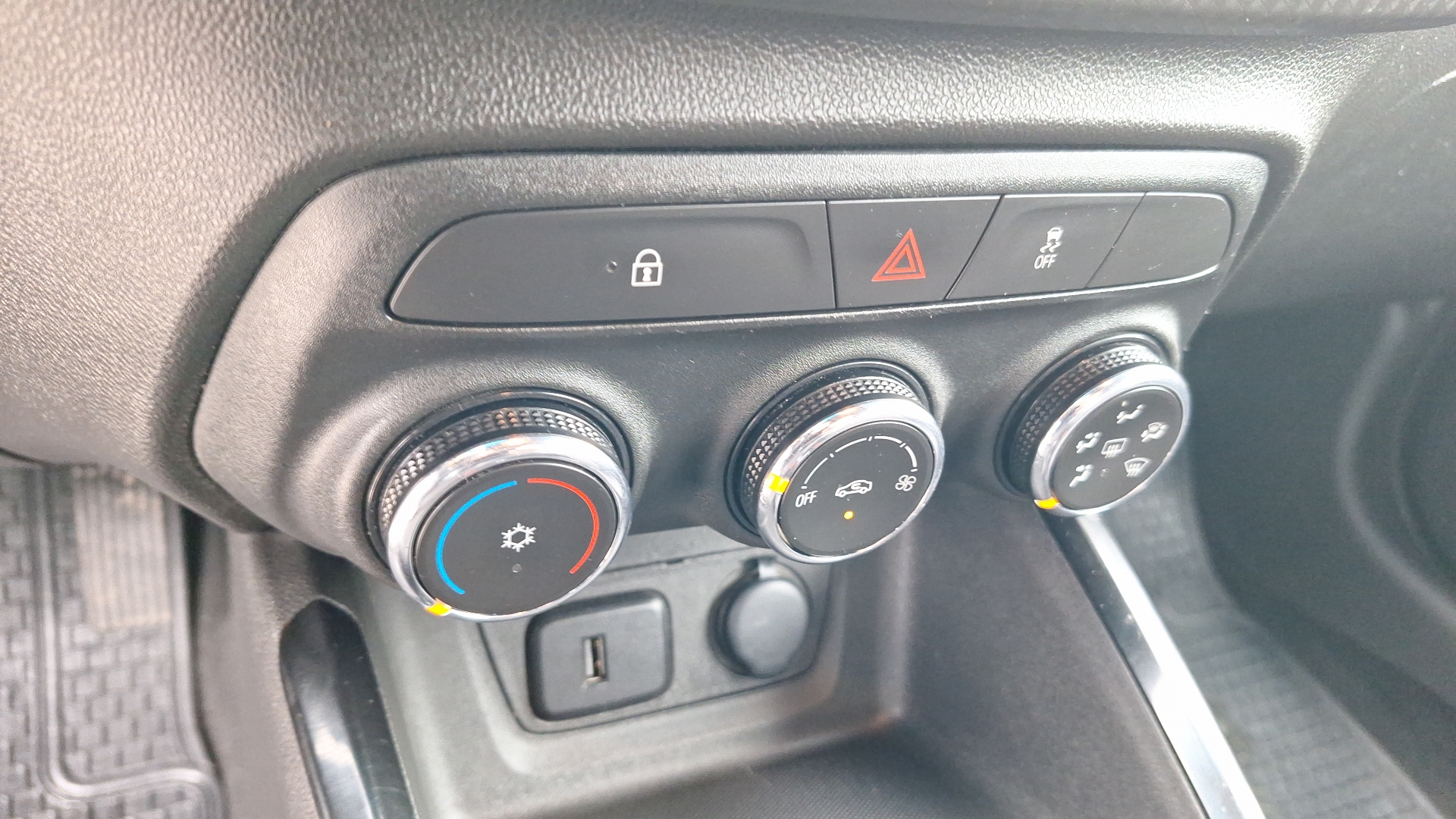 Chevrolet Onix — foto 15 de 15