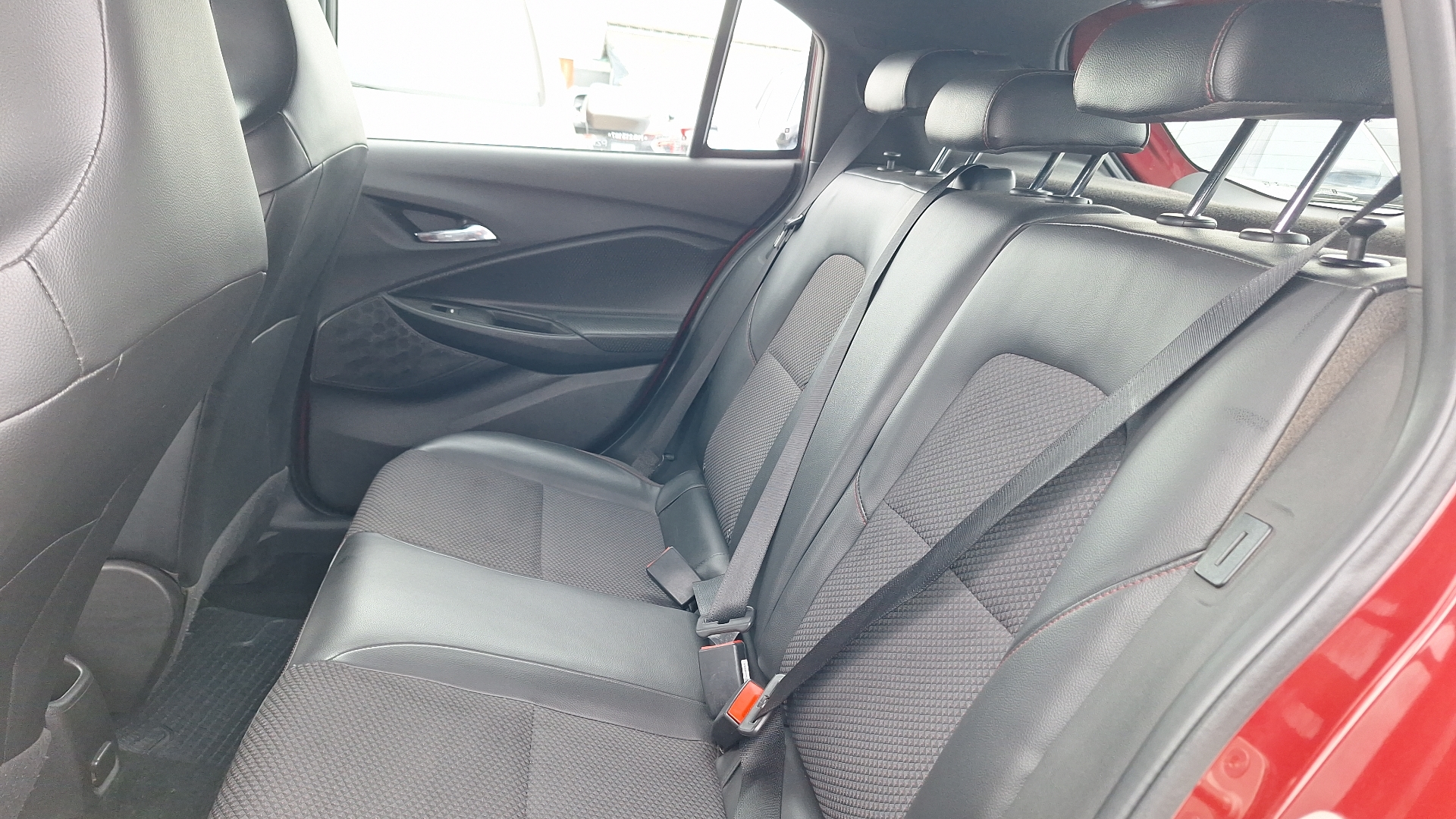 Chevrolet Onix — foto 13 de 15