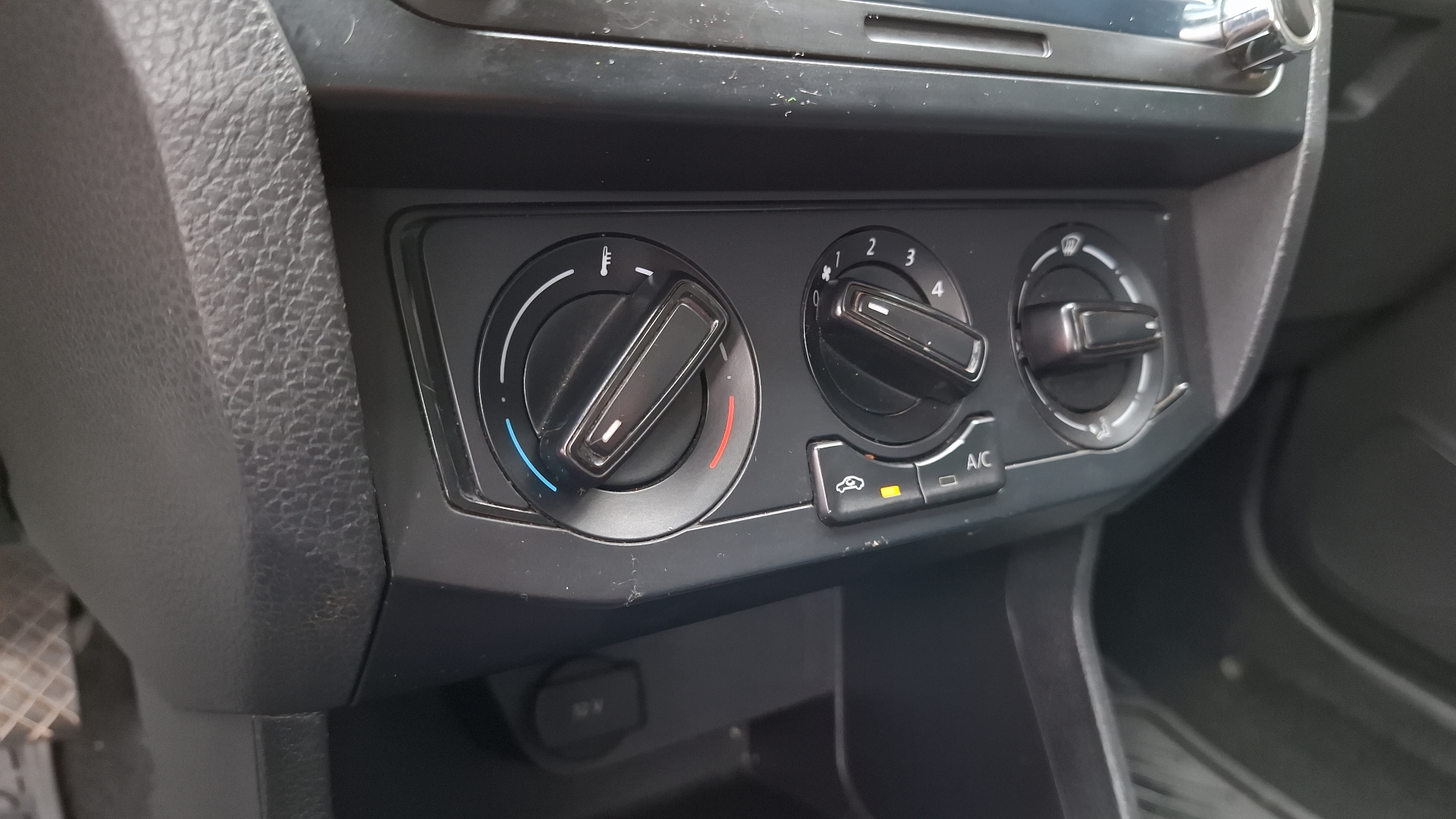 Volkswagen Voyage — foto 15 de 15