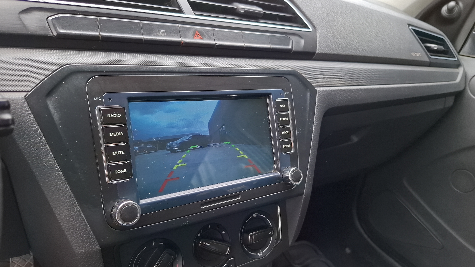 Volkswagen Voyage — foto 12 de 15