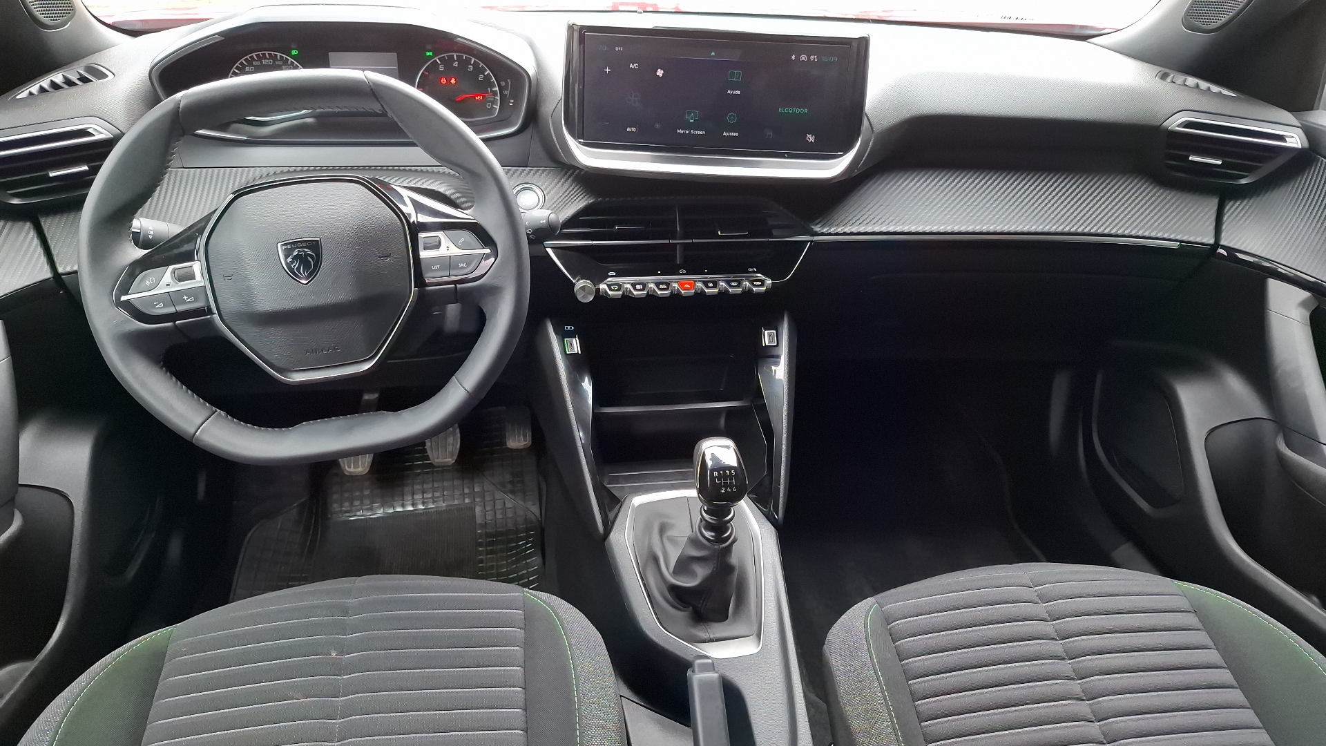 Peugeot 2008 — foto 6 de 15
